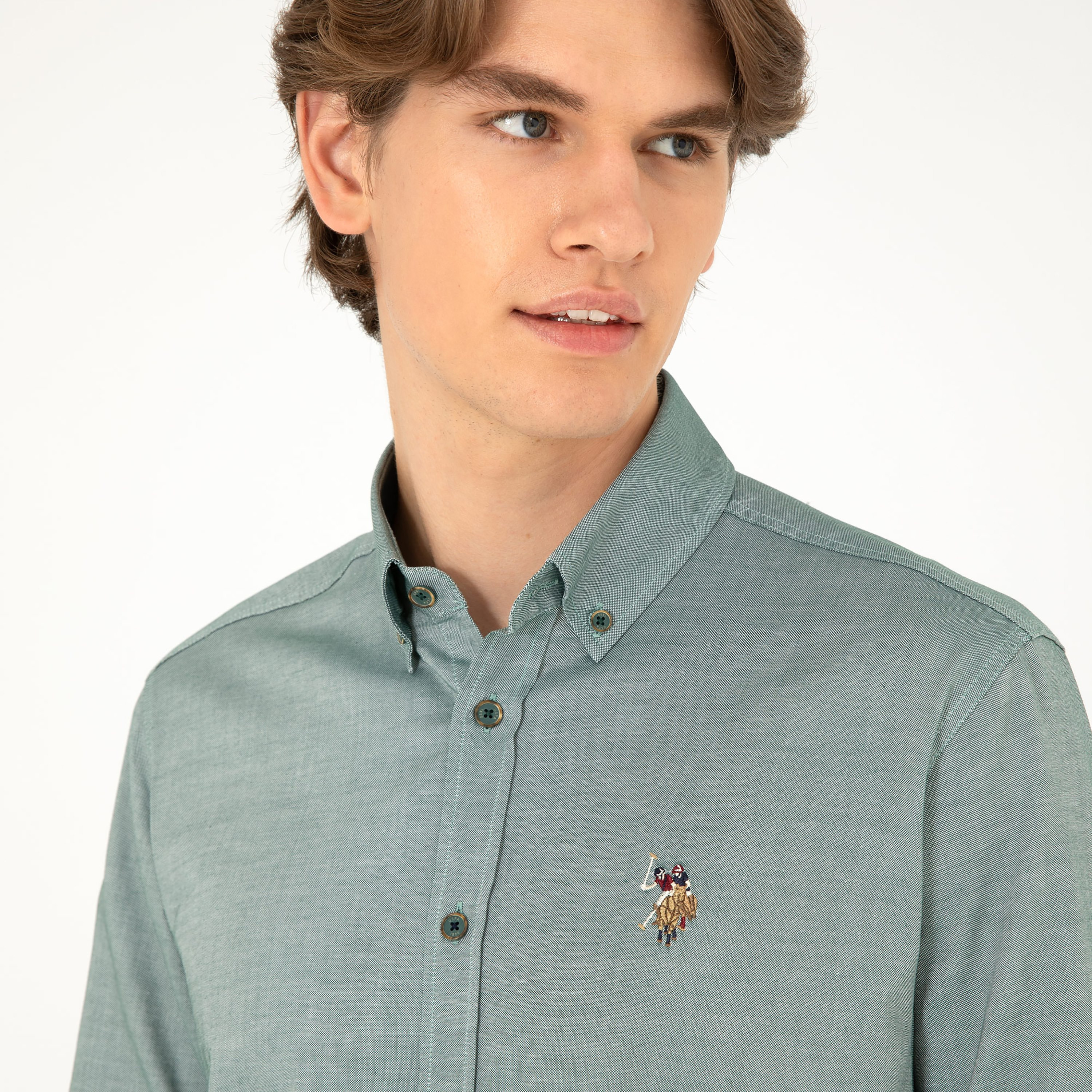 قميص رجالي بقصة ضيقة وياقة بزرار وأكمام طويلة سادة من يو إس بولو أسسن-men-clothing-shirts-image-10