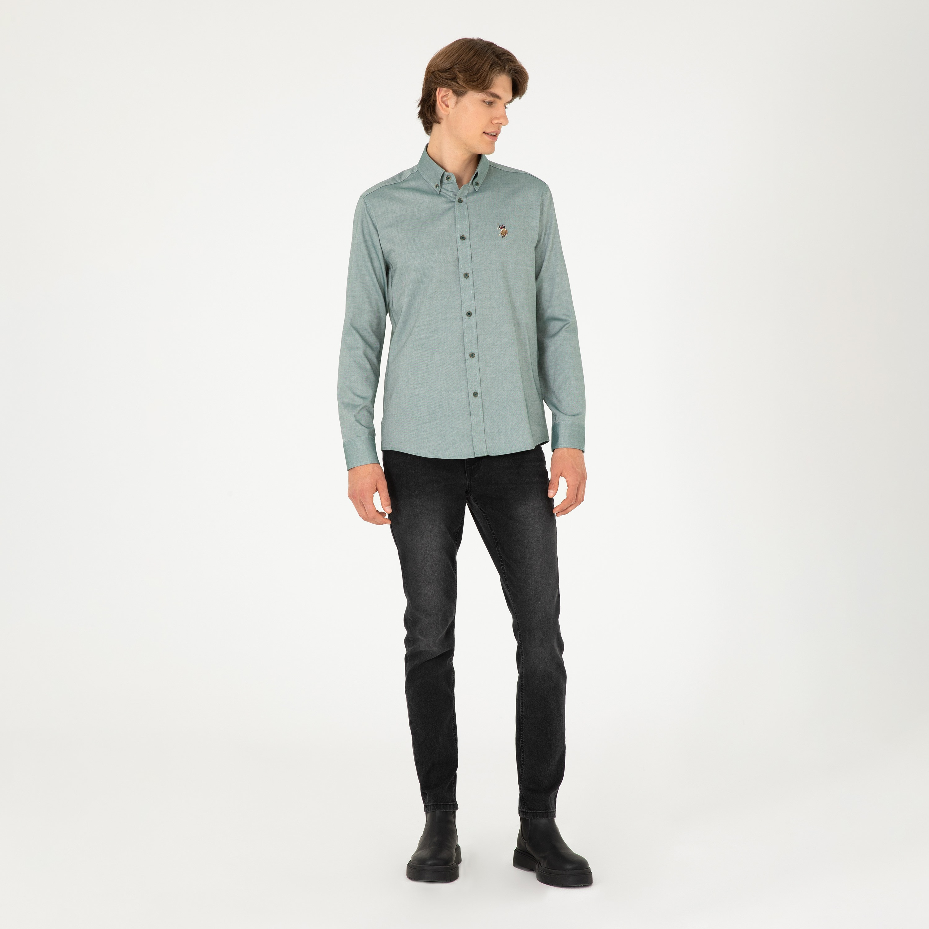 قميص رجالي بقصة ضيقة وياقة بزرار وأكمام طويلة سادة من يو إس بولو أسسن-men-clothing-shirts-image-11