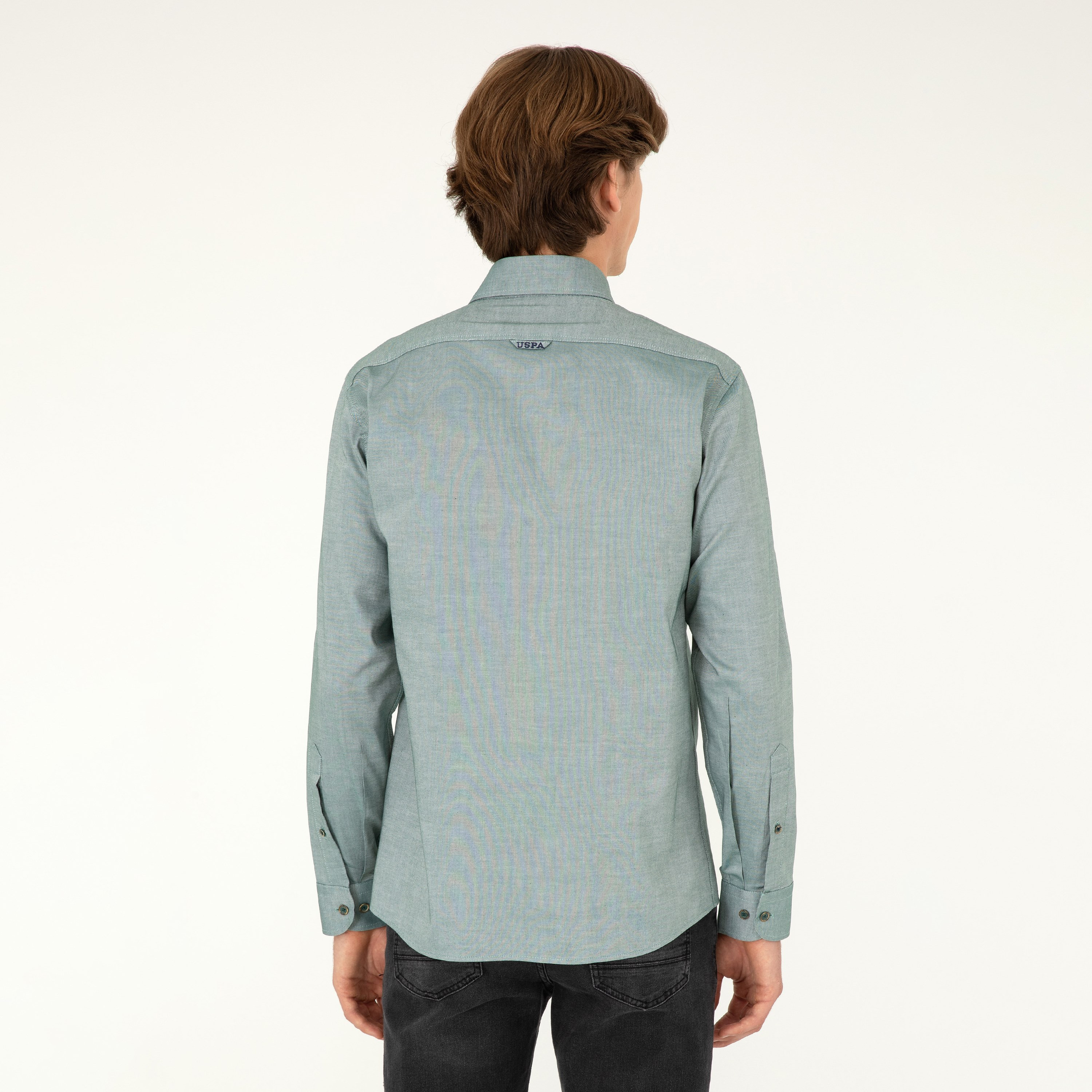 قميص رجالي بقصة ضيقة وياقة بزرار وأكمام طويلة سادة من يو إس بولو أسسن-men-clothing-shirts-image-12