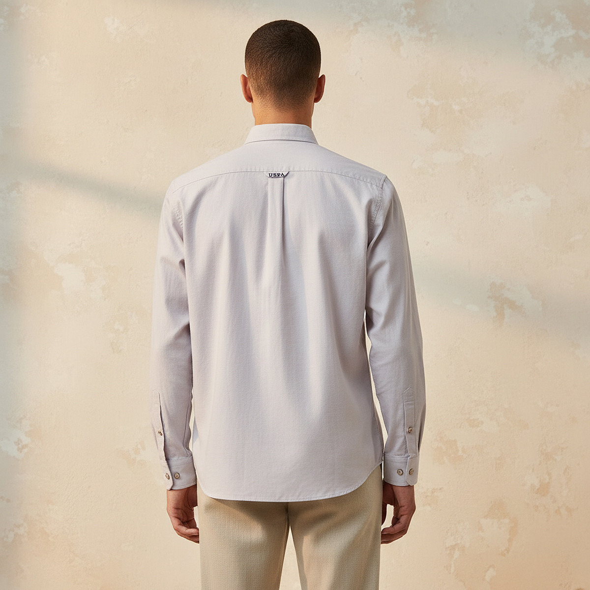 قميص رجالي بقصة عادية وياقة بزرار وأكمام طويلة سادة من يو إس بولو أسسن-men-clothing-shirts-image-24