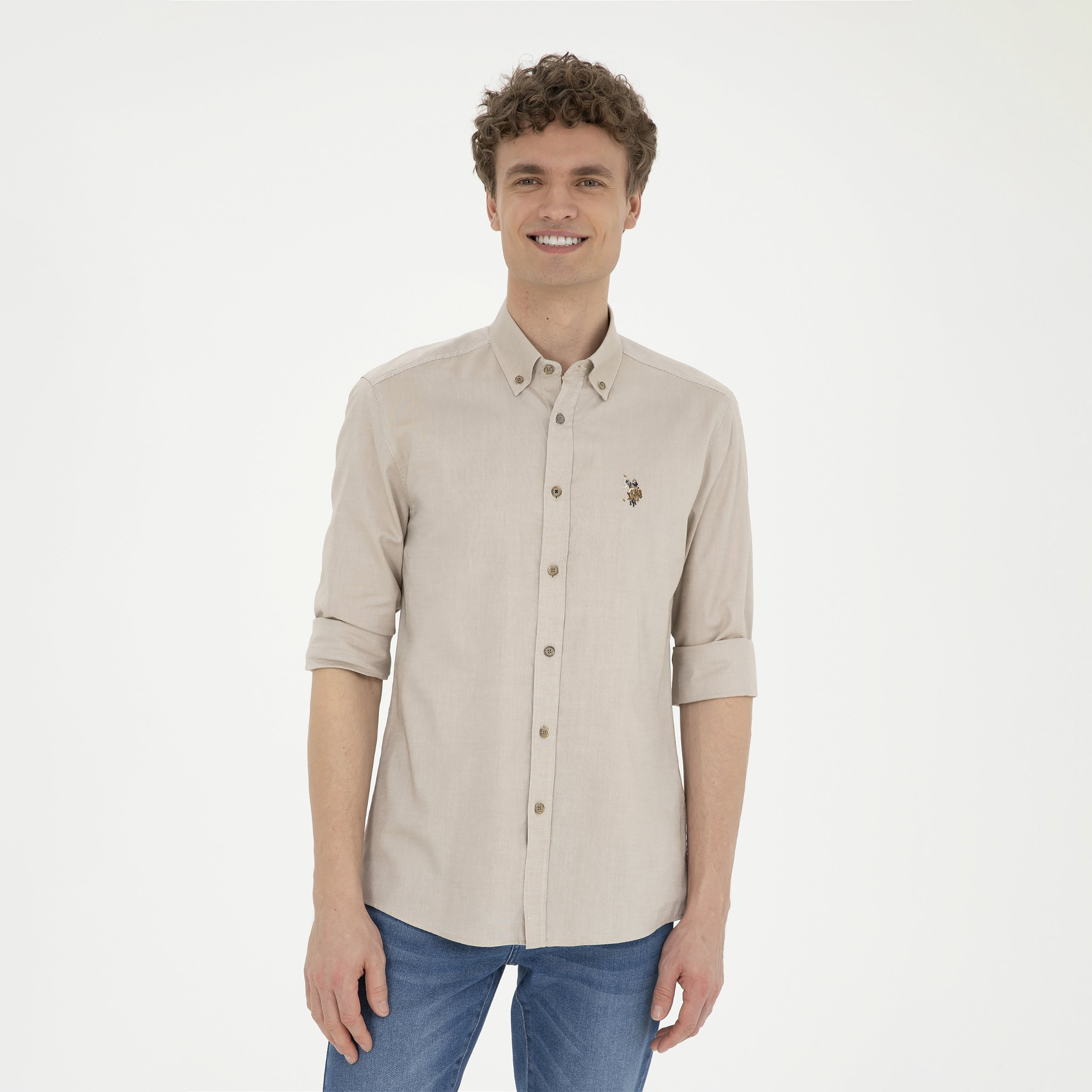 قميص رجالي بقصة عادية وياقة بزرار وأكمام طويلة سادة من يو إس بولو أسسن-men-clothing-shirts-image-1