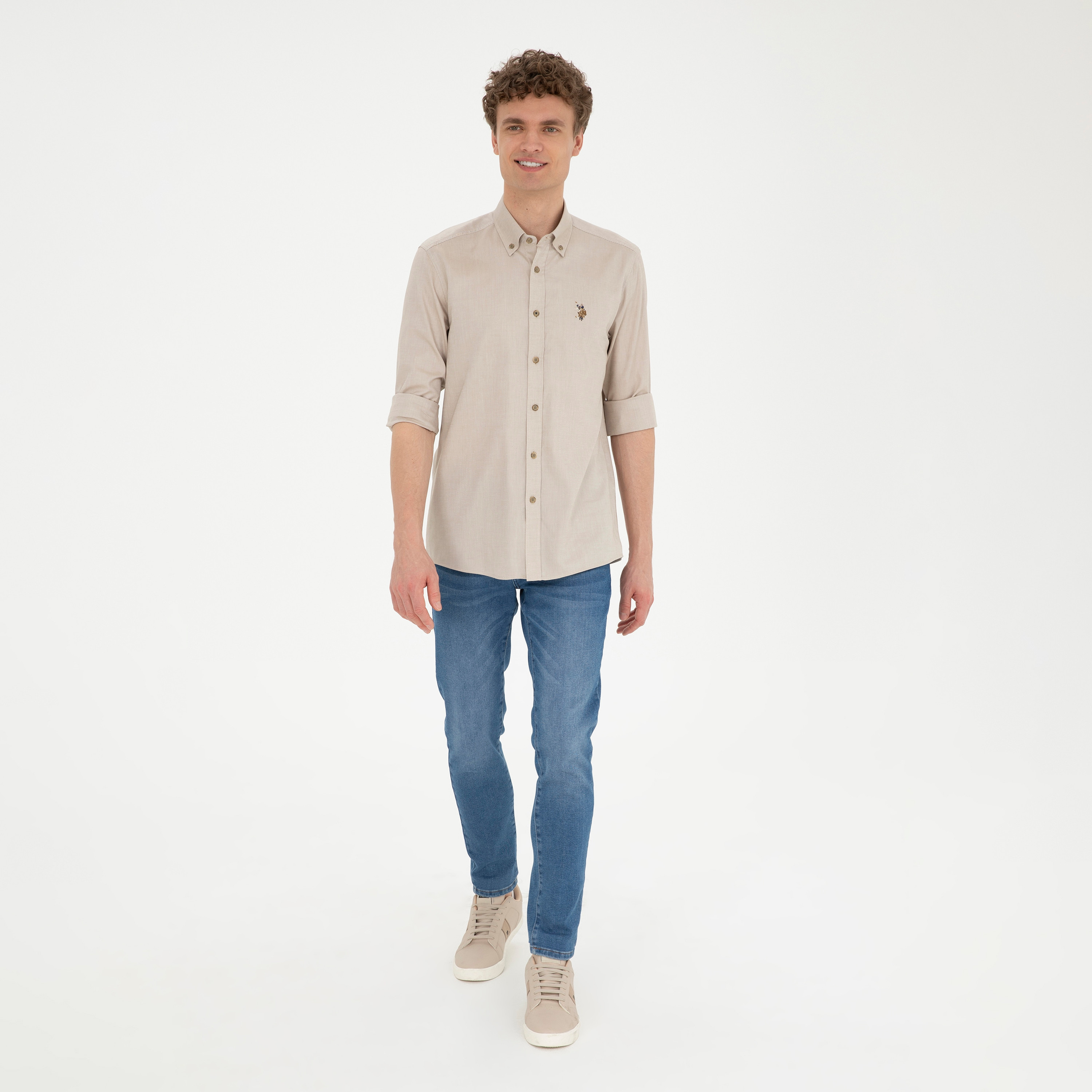 قميص رجالي بقصة عادية وياقة بزرار وأكمام طويلة سادة من يو إس بولو أسسن-men-clothing-shirts-image-3