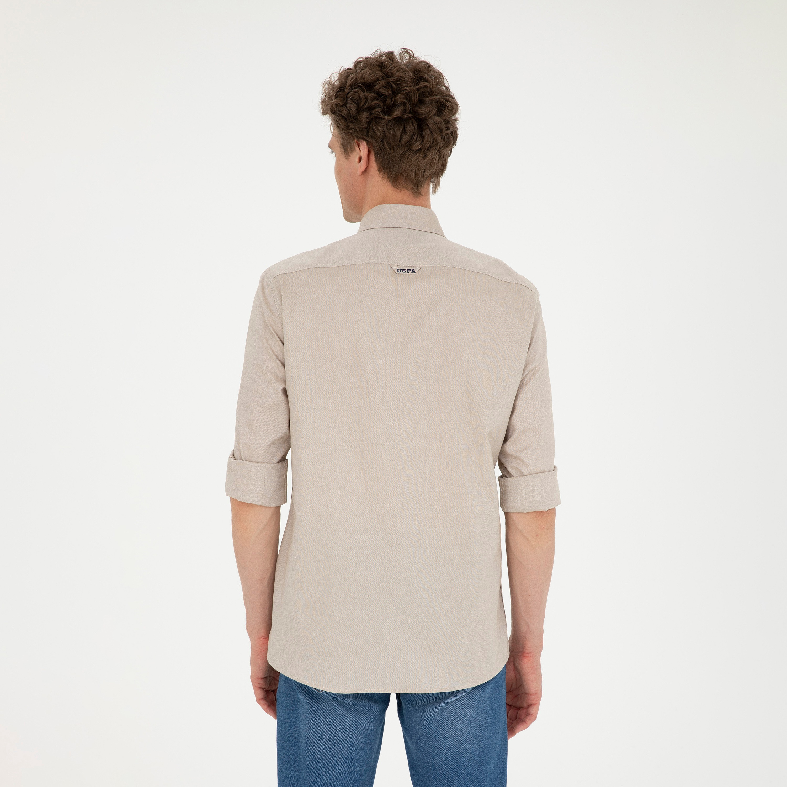 قميص رجالي بقصة عادية وياقة بزرار وأكمام طويلة سادة من يو إس بولو أسسن-men-clothing-shirts-image-4