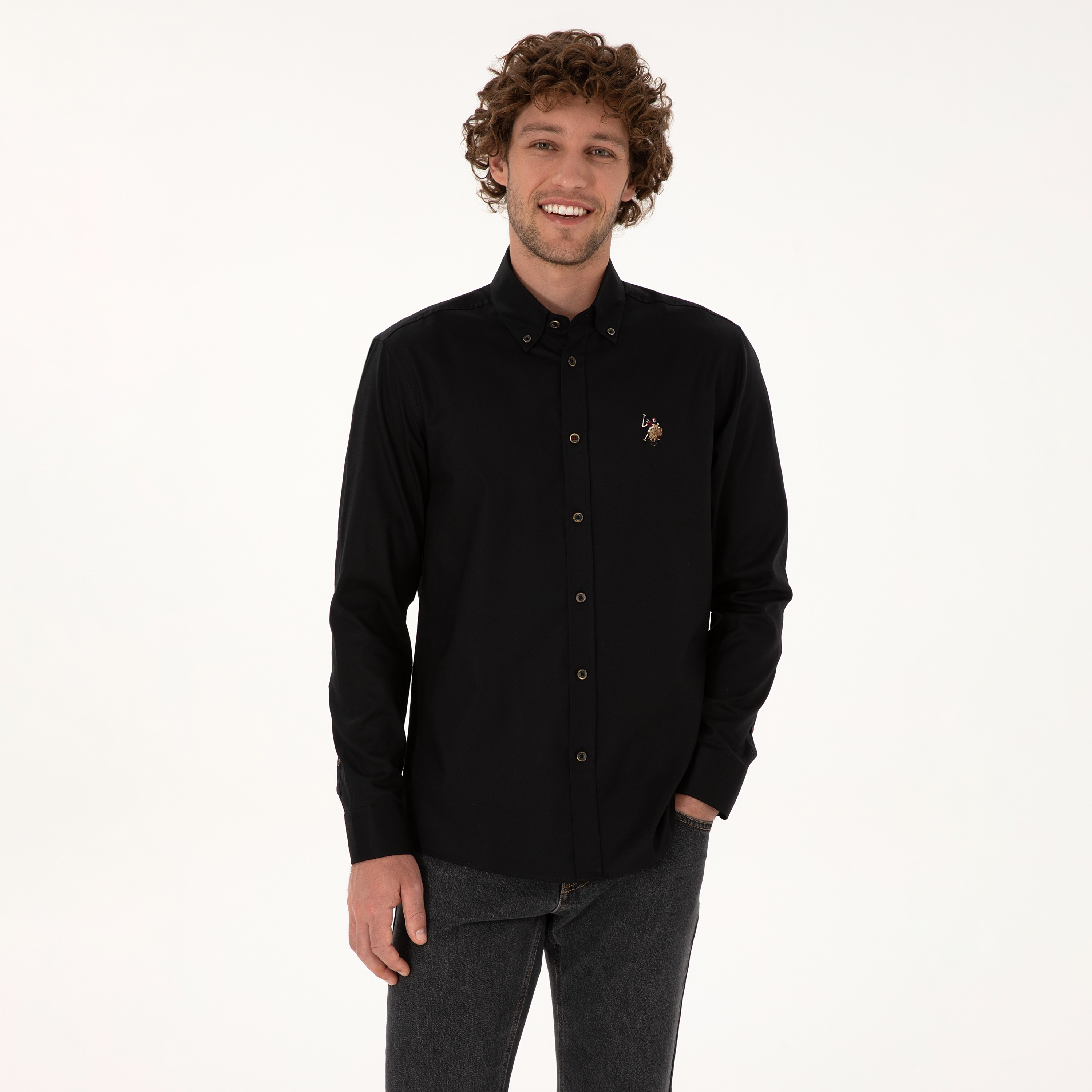 قميص رجالي بقصة عادية وياقة بزرار وأكمام طويلة سادة من يو إس بولو أسسن-men-clothing-shirts-image-5