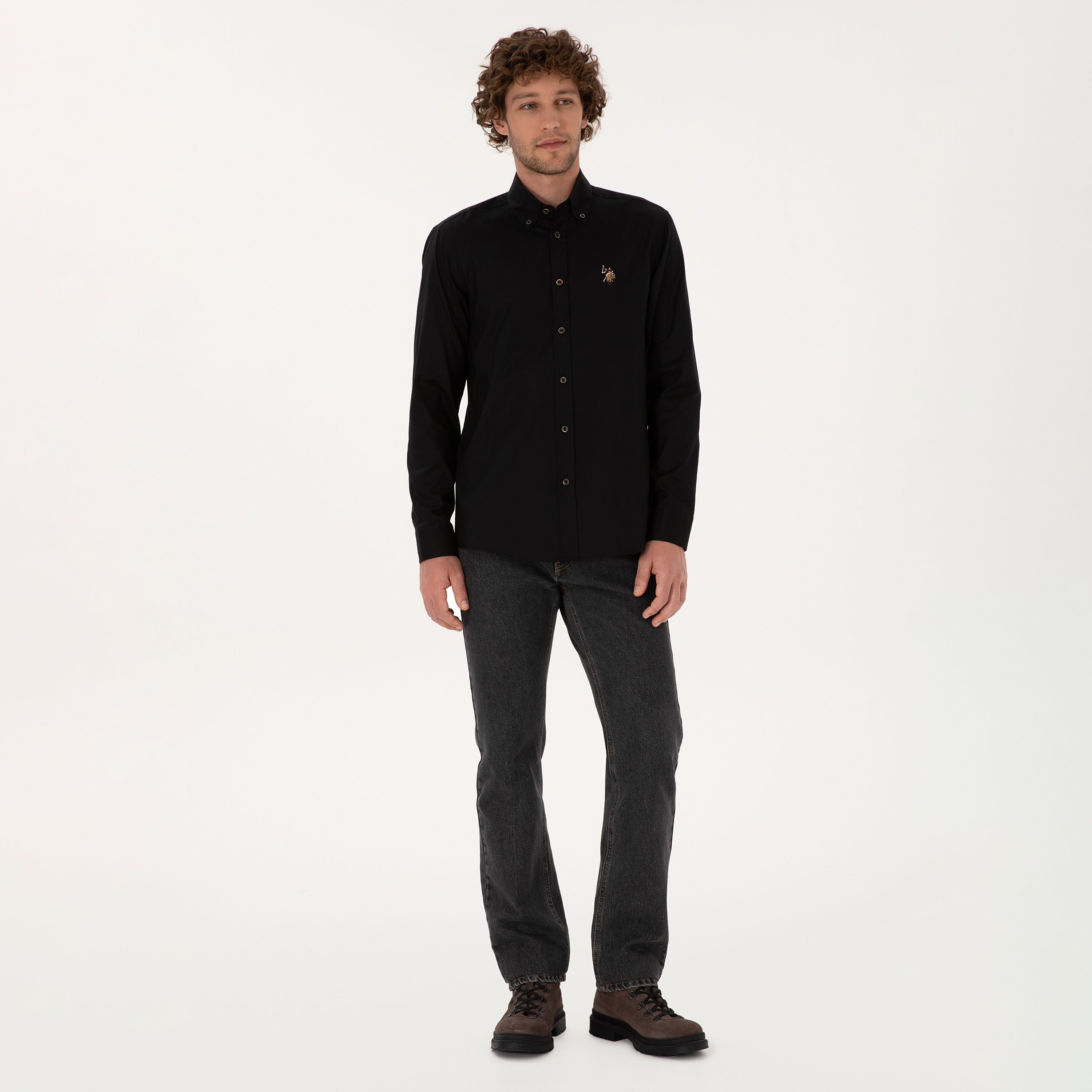 قميص رجالي بقصة عادية وياقة بزرار وأكمام طويلة سادة من يو إس بولو أسسن-men-clothing-shirts-image-7