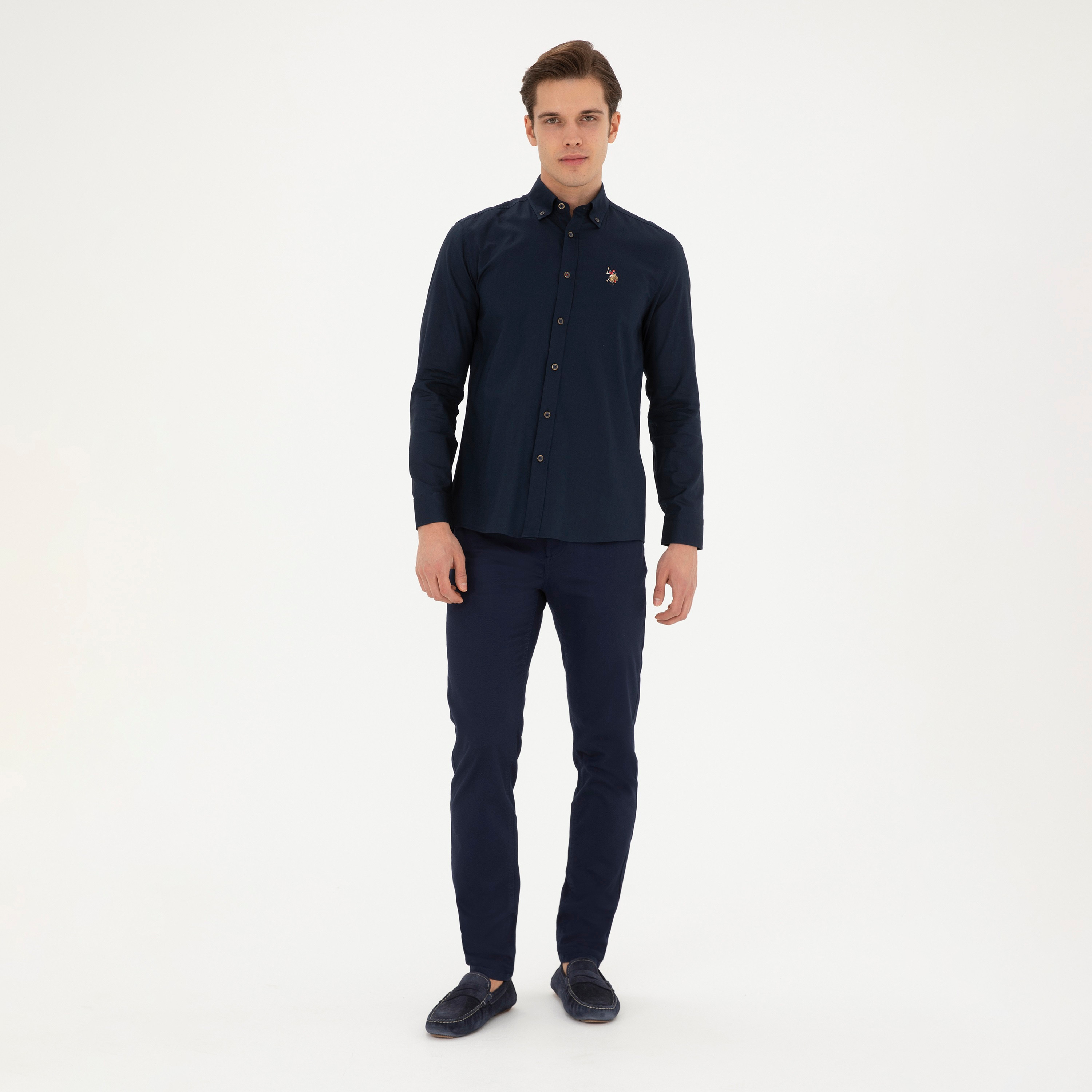 قميص رجالي بقصة عادية وياقة بزرار وأكمام طويلة سادة من يو إس بولو أسسن-men-clothing-shirts-image-19
