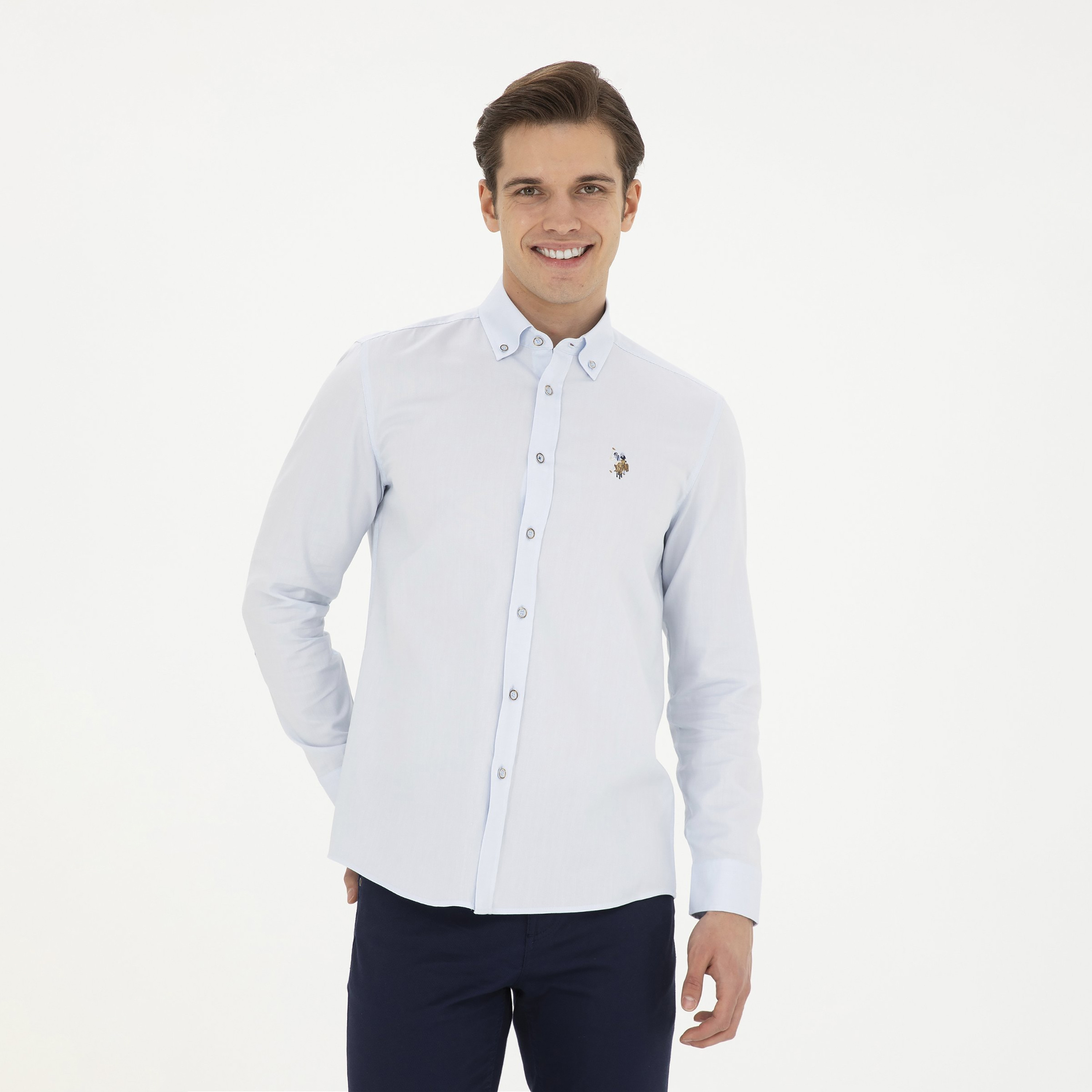 قميص رجالي بقصة عادية وياقة بزرار وأكمام طويلة سادة من يو إس بولو أسسن-men-clothing-shirts-image-13