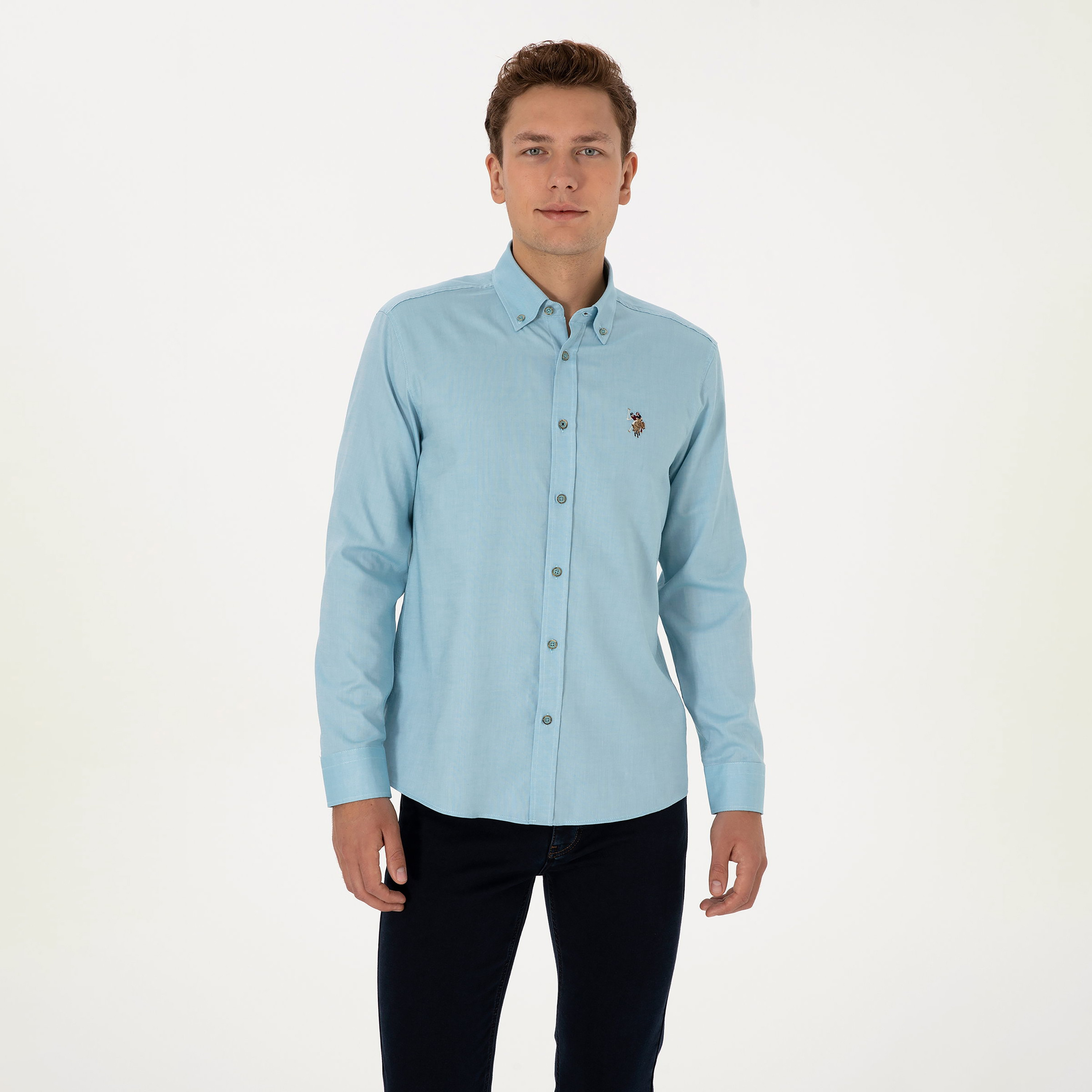 قميص رجالي بقصة عادية وياقة بزرار وأكمام طويلة سادة من يو إس بولو أسسن-men-clothing-shirts-image-9