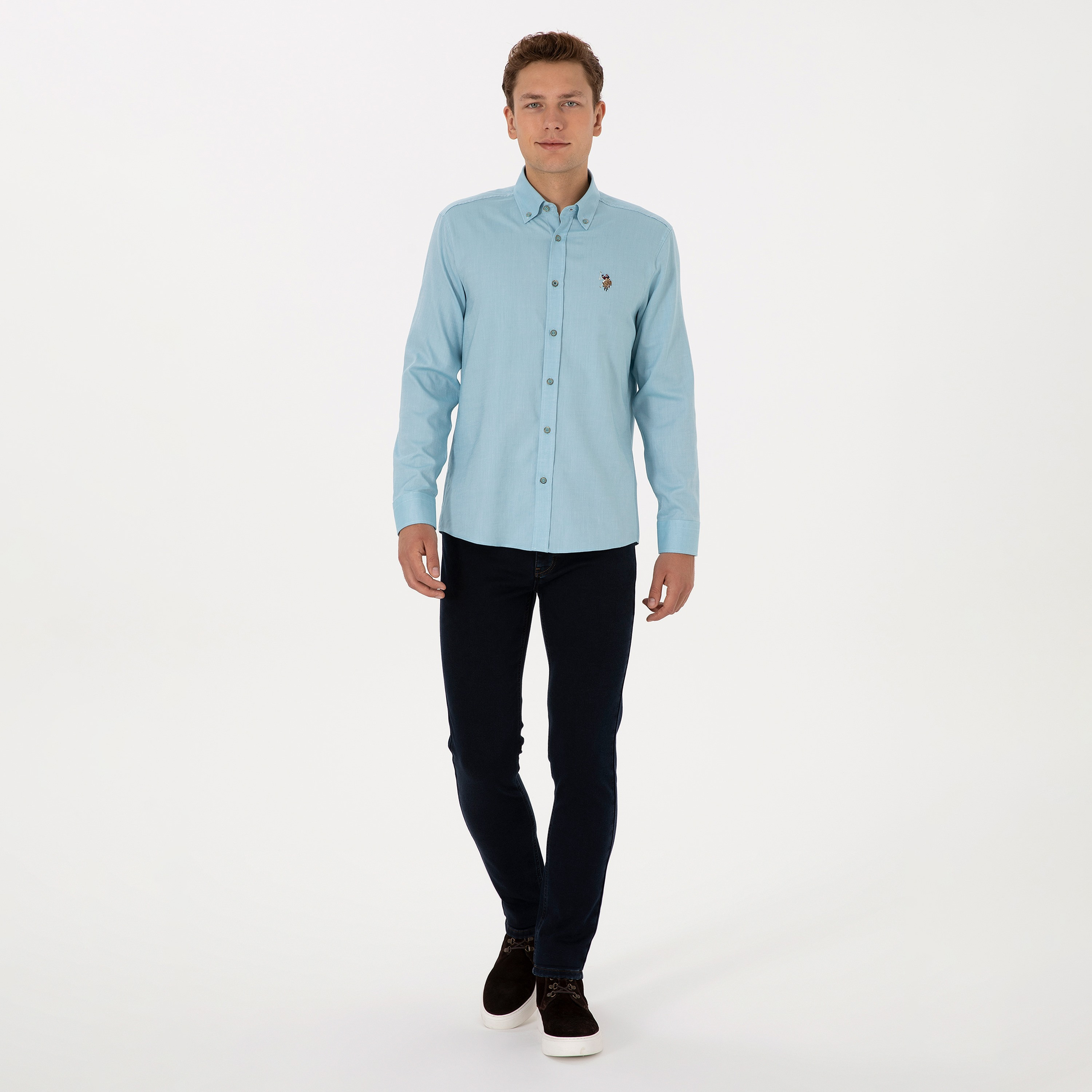 قميص رجالي بقصة عادية وياقة بزرار وأكمام طويلة سادة من يو إس بولو أسسن-men-clothing-shirts-image-11