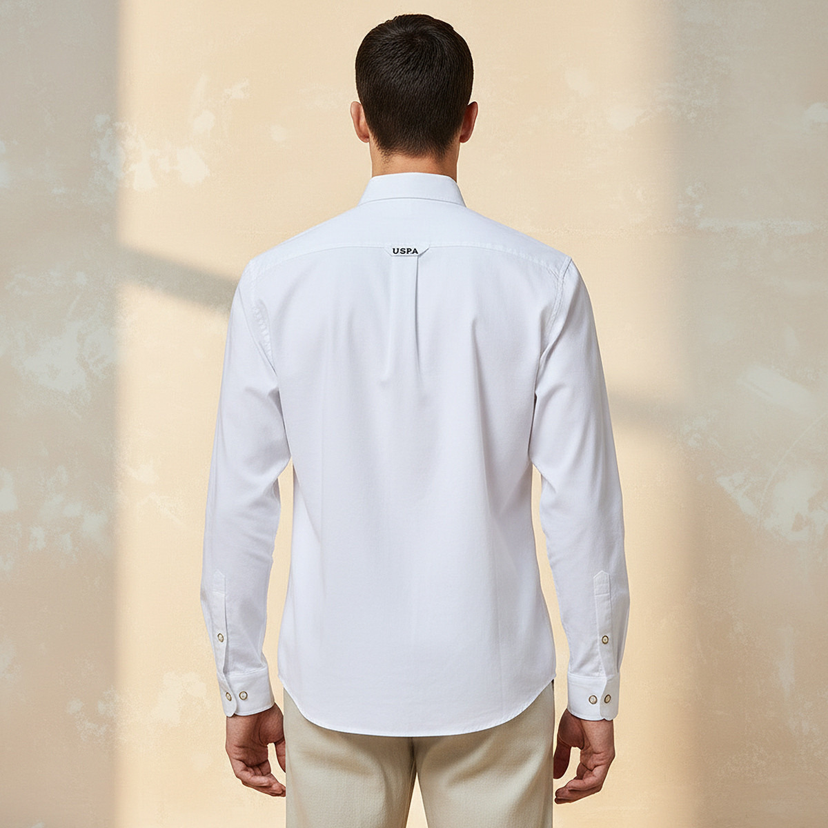قميص رجالي بقصة عادية وياقة بزرار وأكمام طويلة سادة من يو إس بولو أسسن-men-clothing-shirts-image-28