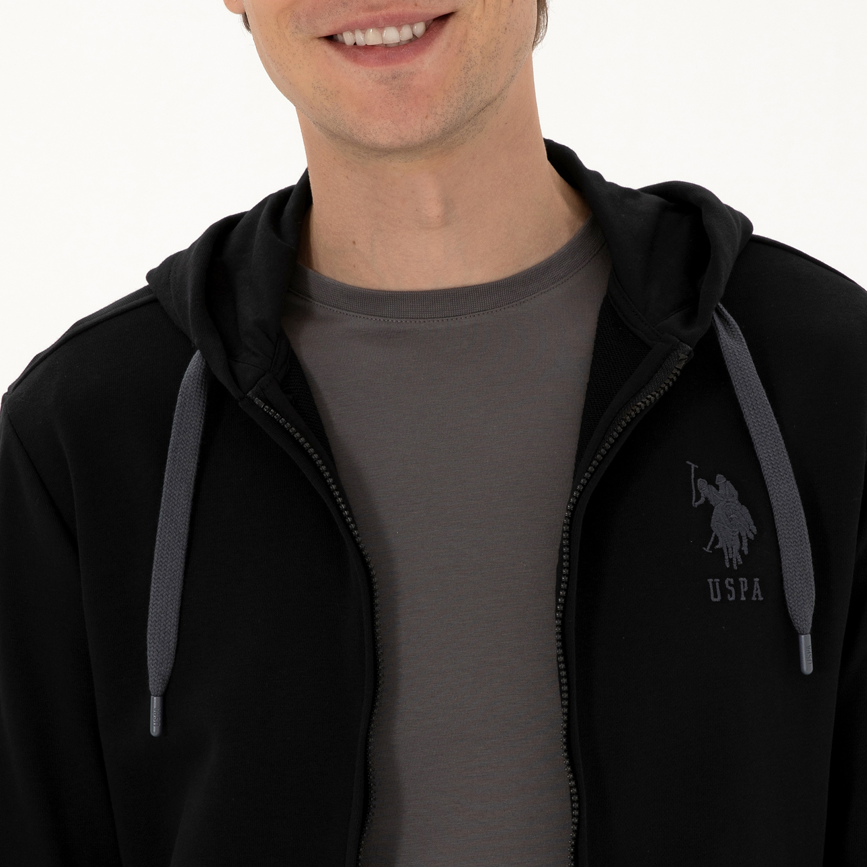 سويت شيرت رجالي بسحاب أمامي وبغطاء رأس سادة بأكمام طويلة من يو اس بولو-men-winterwear-hoodiesandsweatshirts-image-11