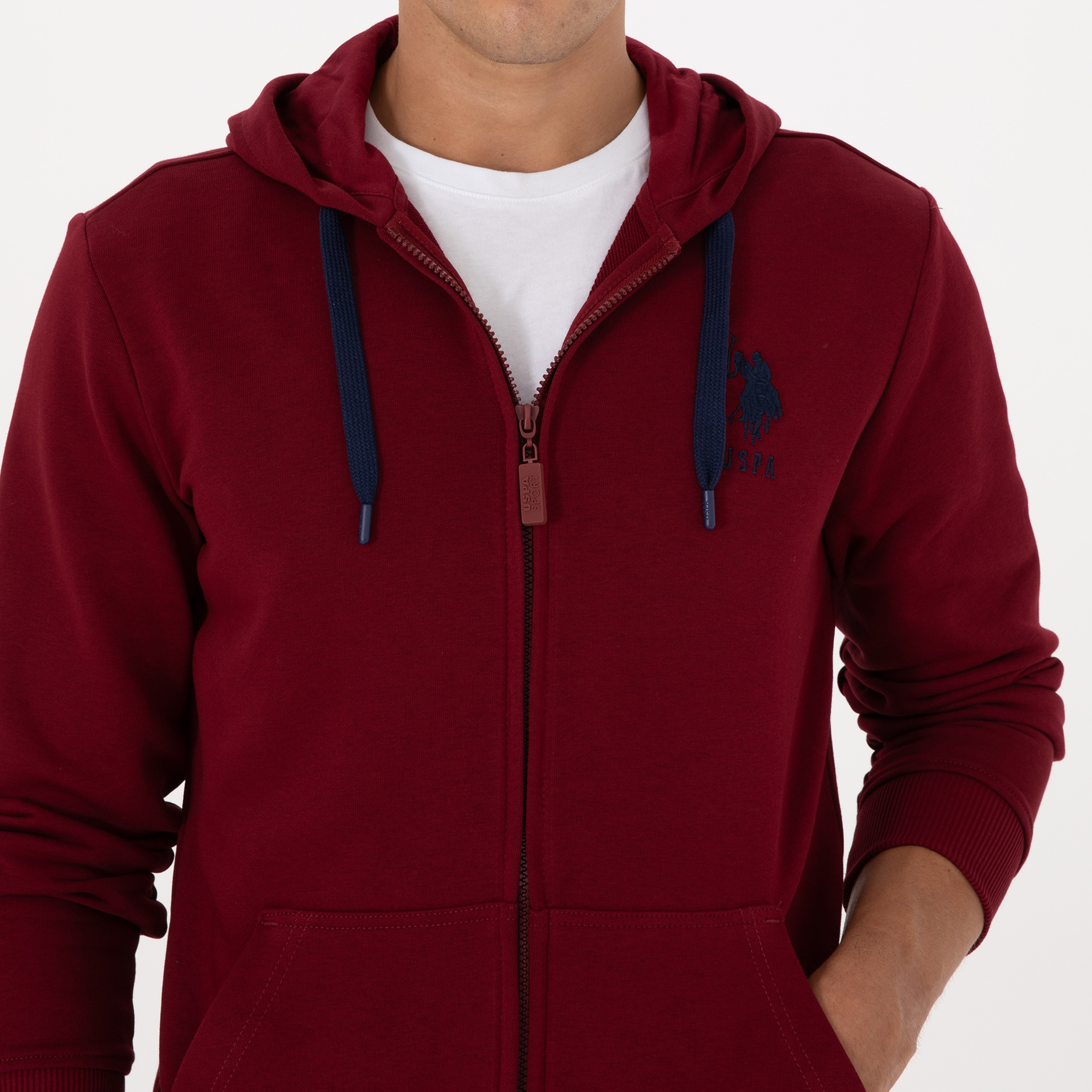 سويت شيرت رجالي بسحاب أمامي وبغطاء رأس سادة بأكمام طويلة من يو اس بولو-men-winterwear-hoodiesandsweatshirts-image-3