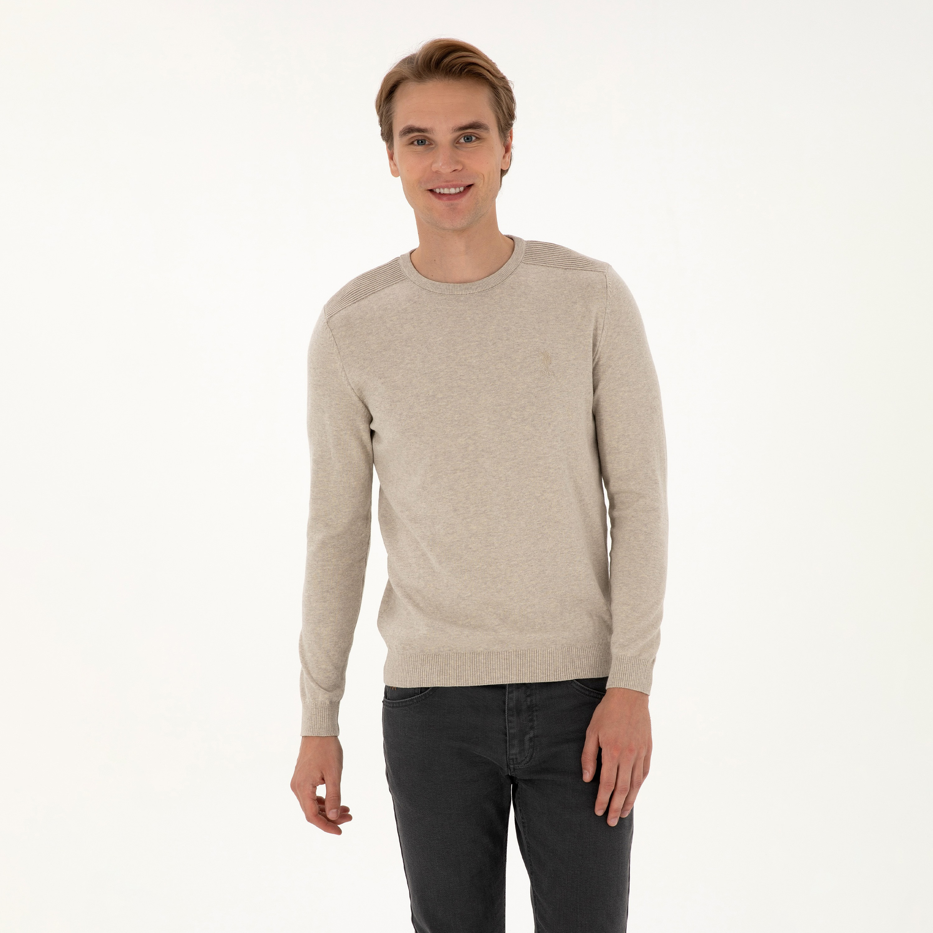 كنزة رجالية برقبة دائرية وأكمام طويلة سادة من يو إس بولو أسسن-men-clothing-sweatersandpullovers-image-23