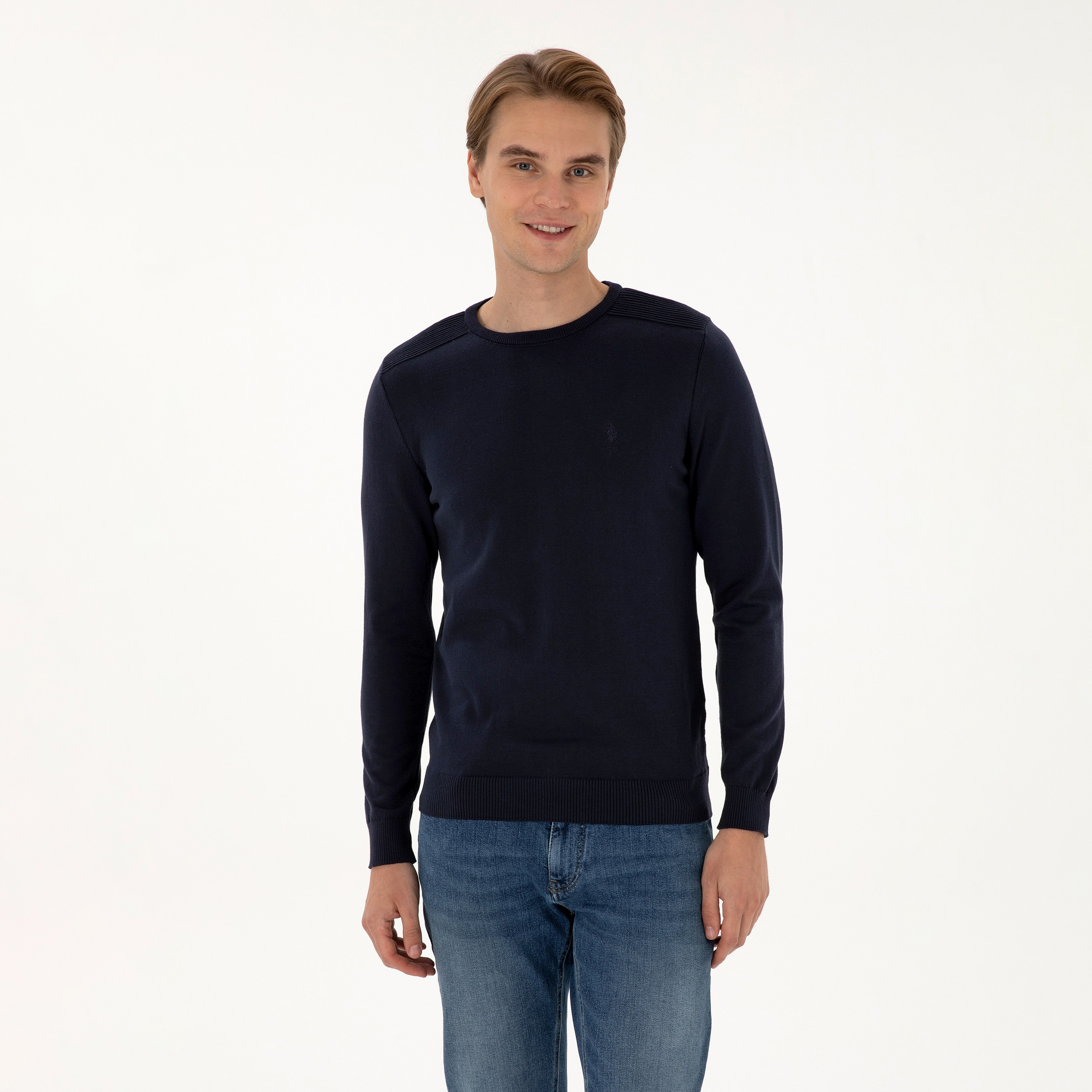 كنزة رجالية برقبة دائرية وأكمام طويلة سادة من يو إس بولو أسسن-men-clothing-sweatersandpullovers-image-15