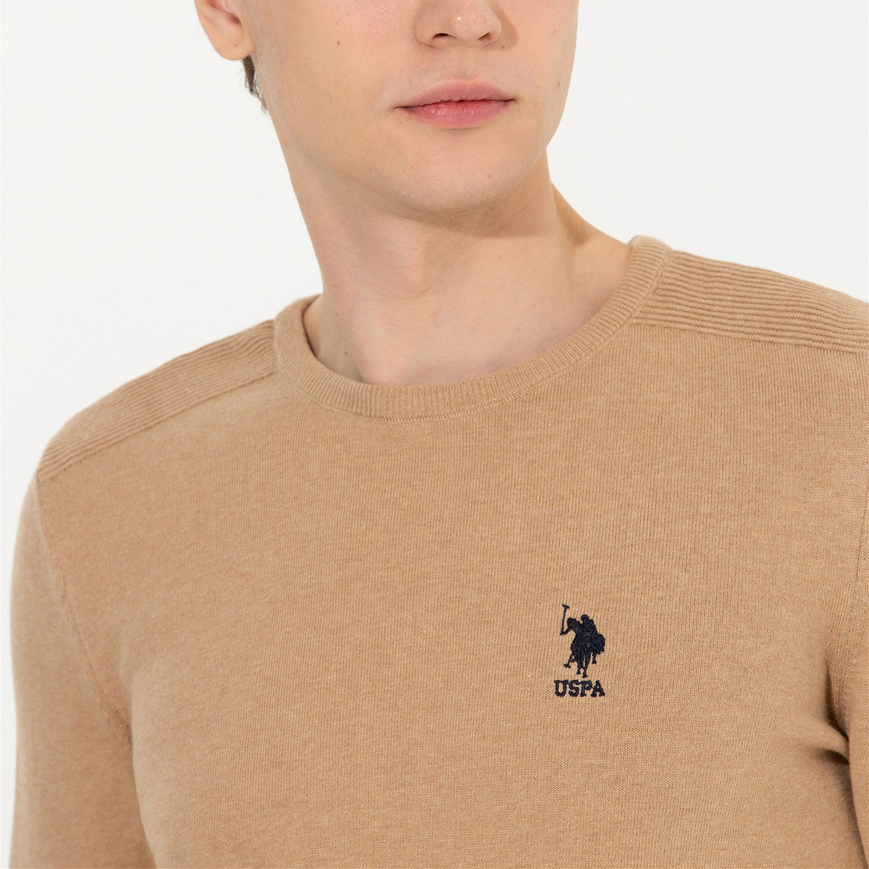كنزة رجالية برقبة دائرية وأكمام طويلة سادة من يو إس بولو أسسن-men-clothing-sweatersandpullovers-image-13