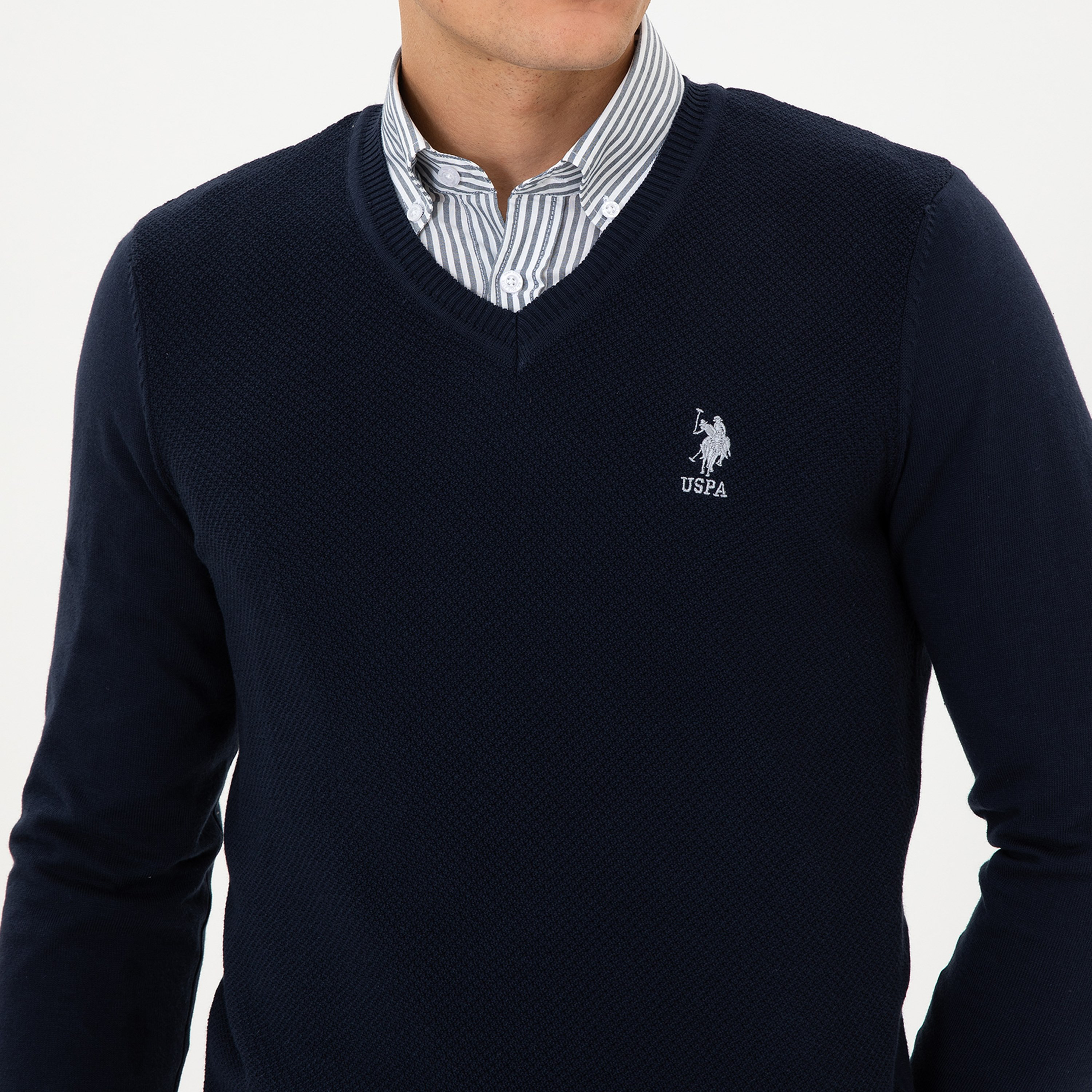 سترة رجالية برقبة على شكل حرف V ملمسية بأكمام طويلة من يو اس بولو-men-clothing-sweatersandpullovers-image-15
