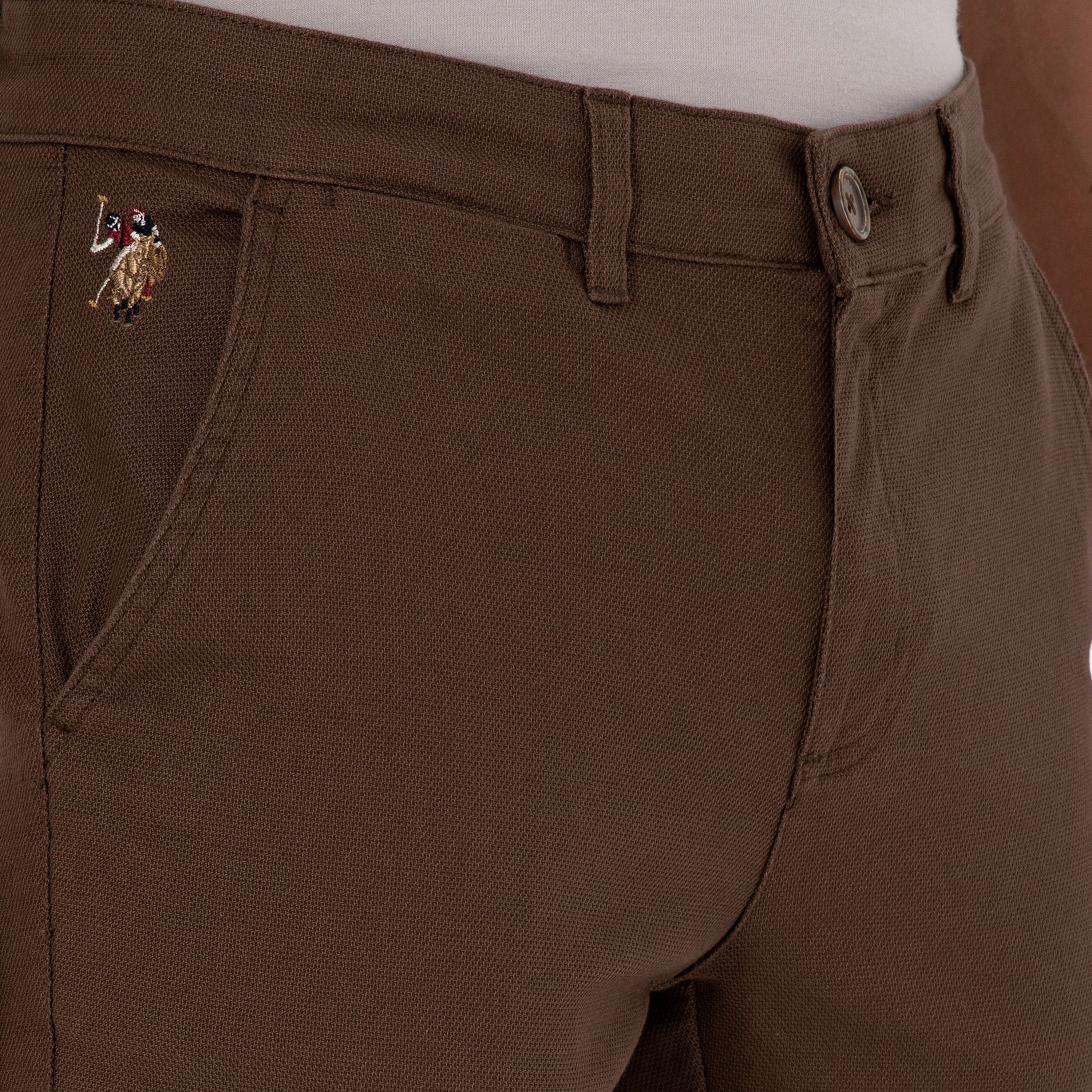 بنطلون تشينو رجالي بقصة ضيقة وأربع جيوب وخصر متوسط من يو إس بولو أسسن-men-clothing-bottoms-trousersandchinos-chinos-image-3