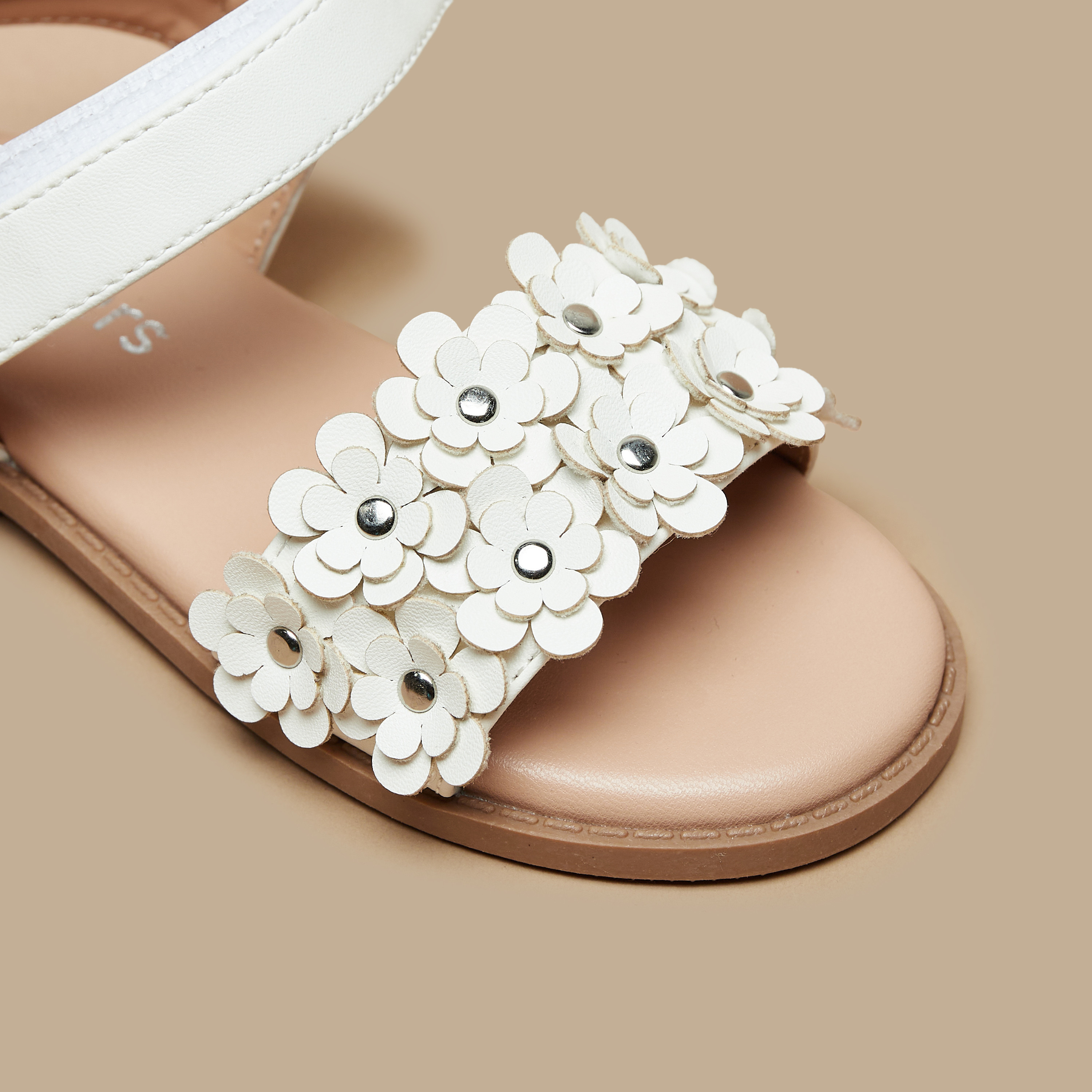 White hot sale flower sandals