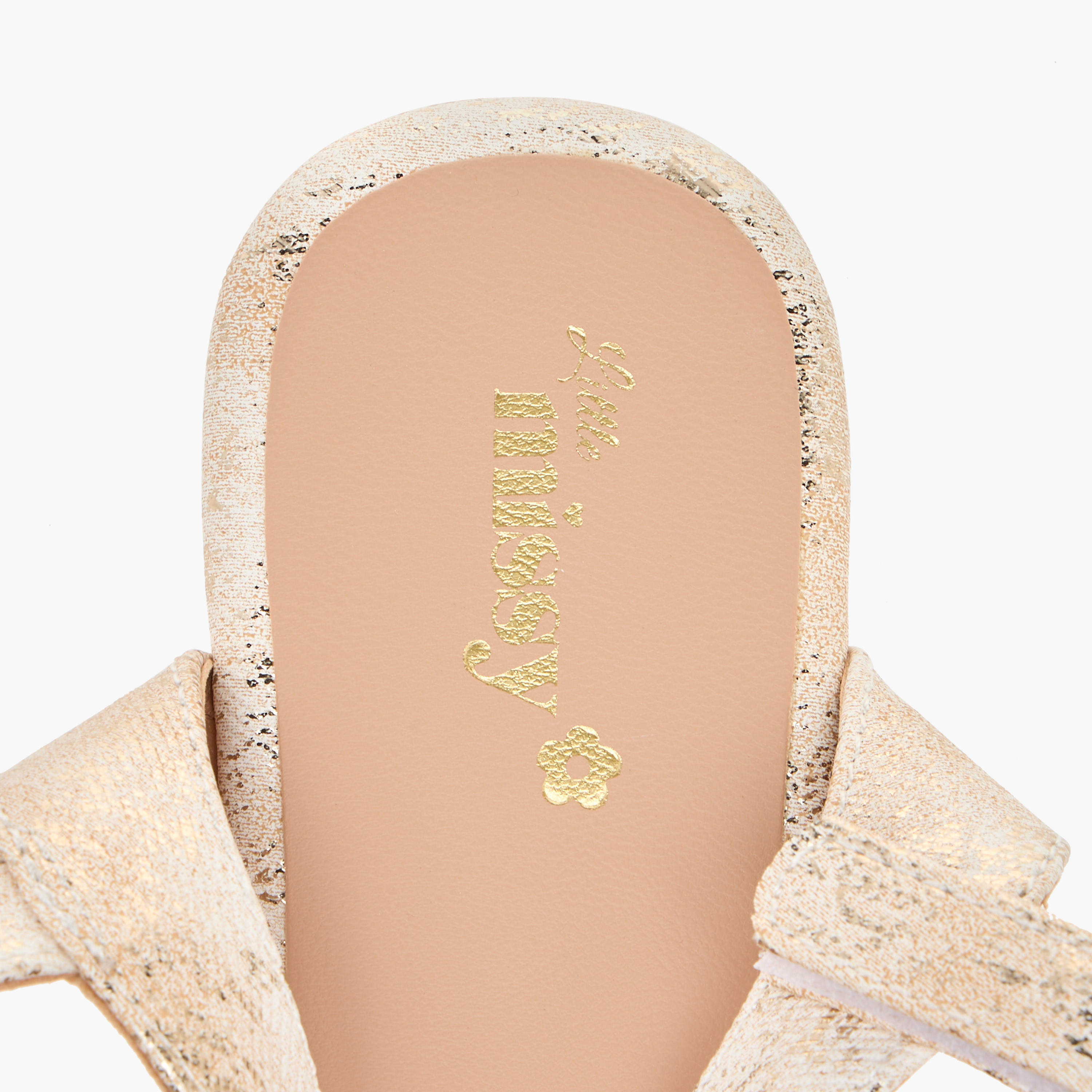 صندل بارز الملمس بحزام وشريط إغلاق لاصق من ليتل ميسي-girls-shoes-sandals-image-5