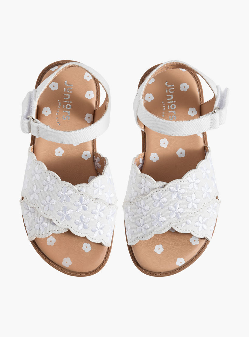 صندل مطرز بشريط إغلاق لاصق للبنات من جونيورز-girls-shoes-sandals-image-1