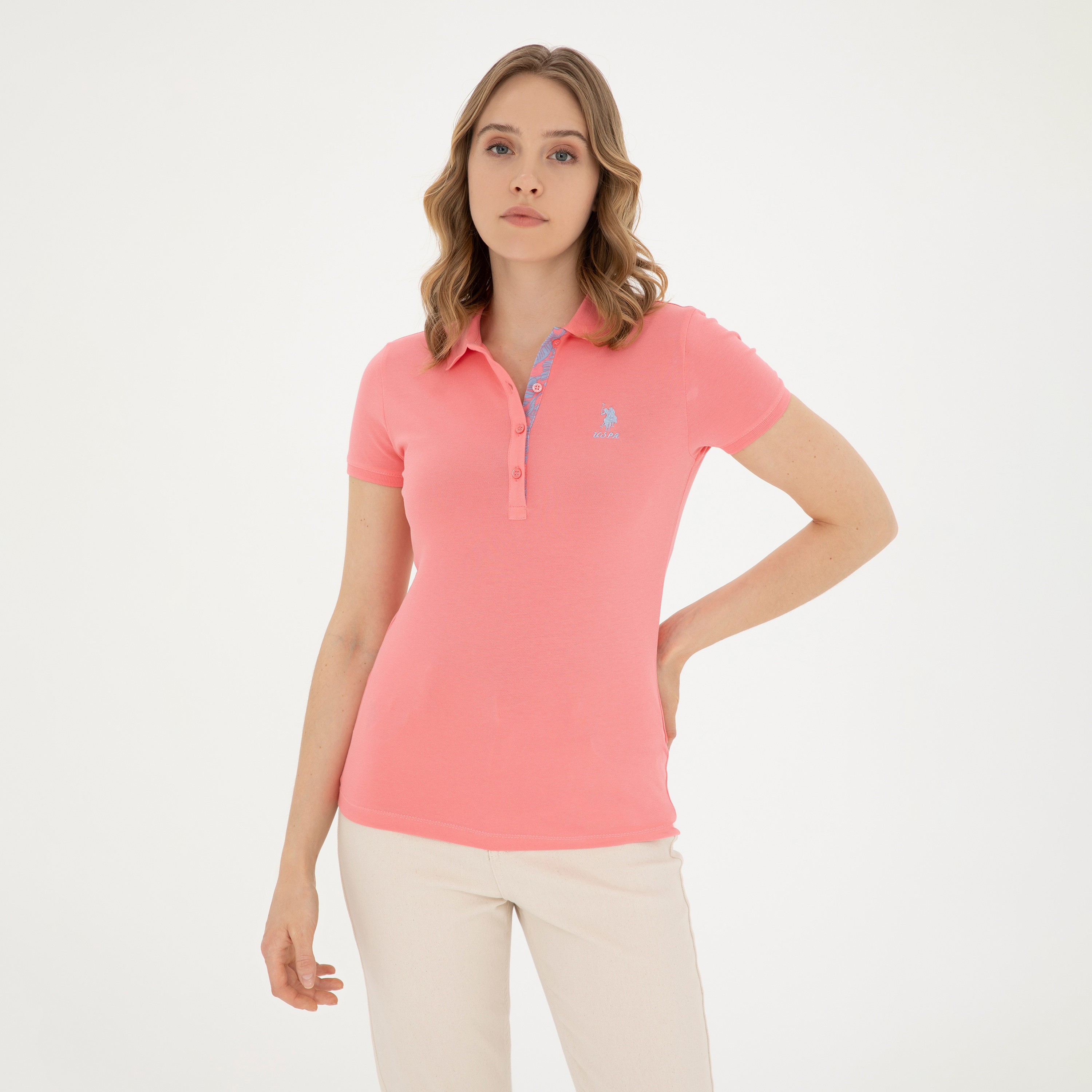 تيشيرت بولو بأكمام قصيرة بياقة بشعار مطرز بشعار U.S.Polo'Assn-women-clothing-tshirts-image-25