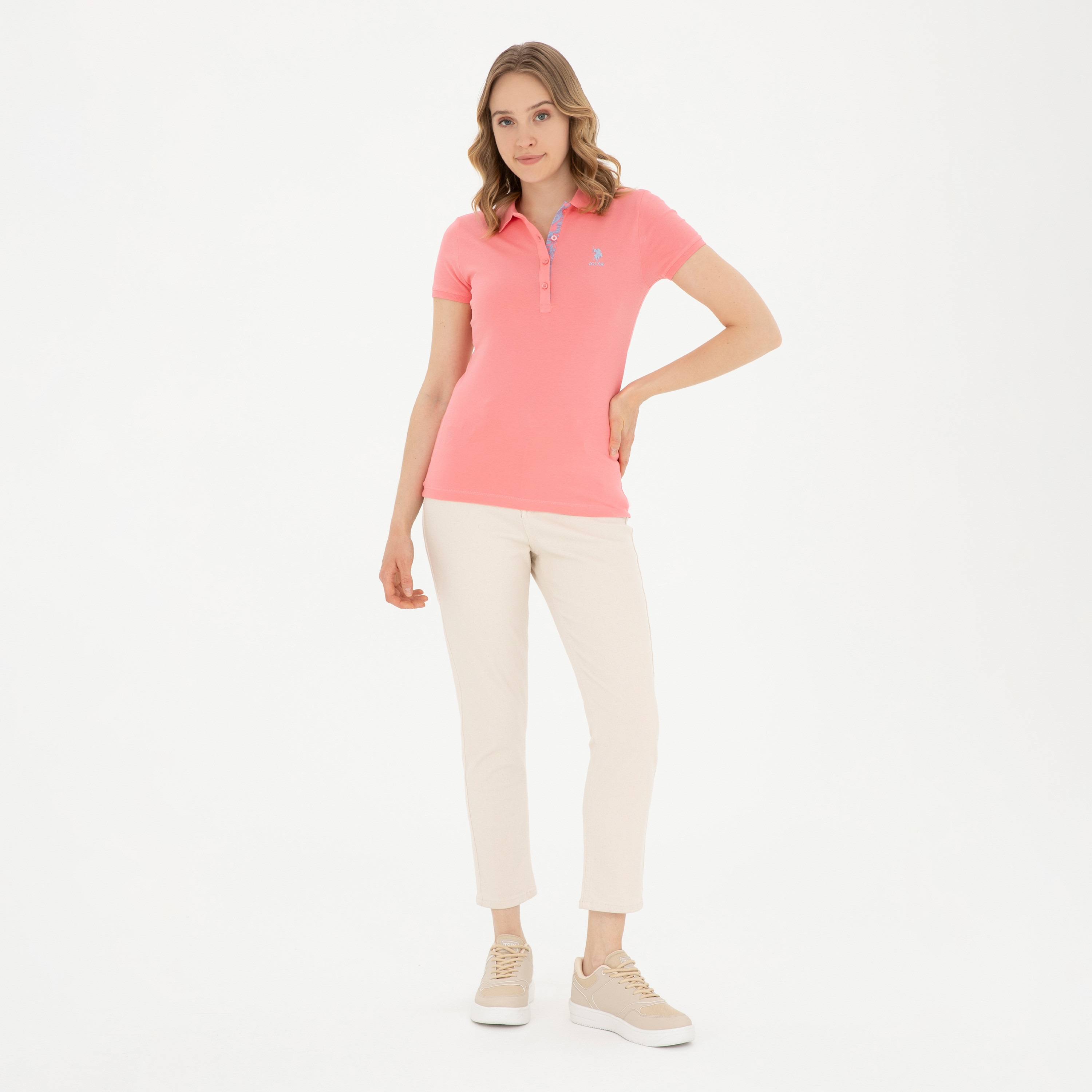 تيشيرت بولو بأكمام قصيرة بياقة بشعار مطرز بشعار U.S.Polo'Assn-women-clothing-tshirts-image-26