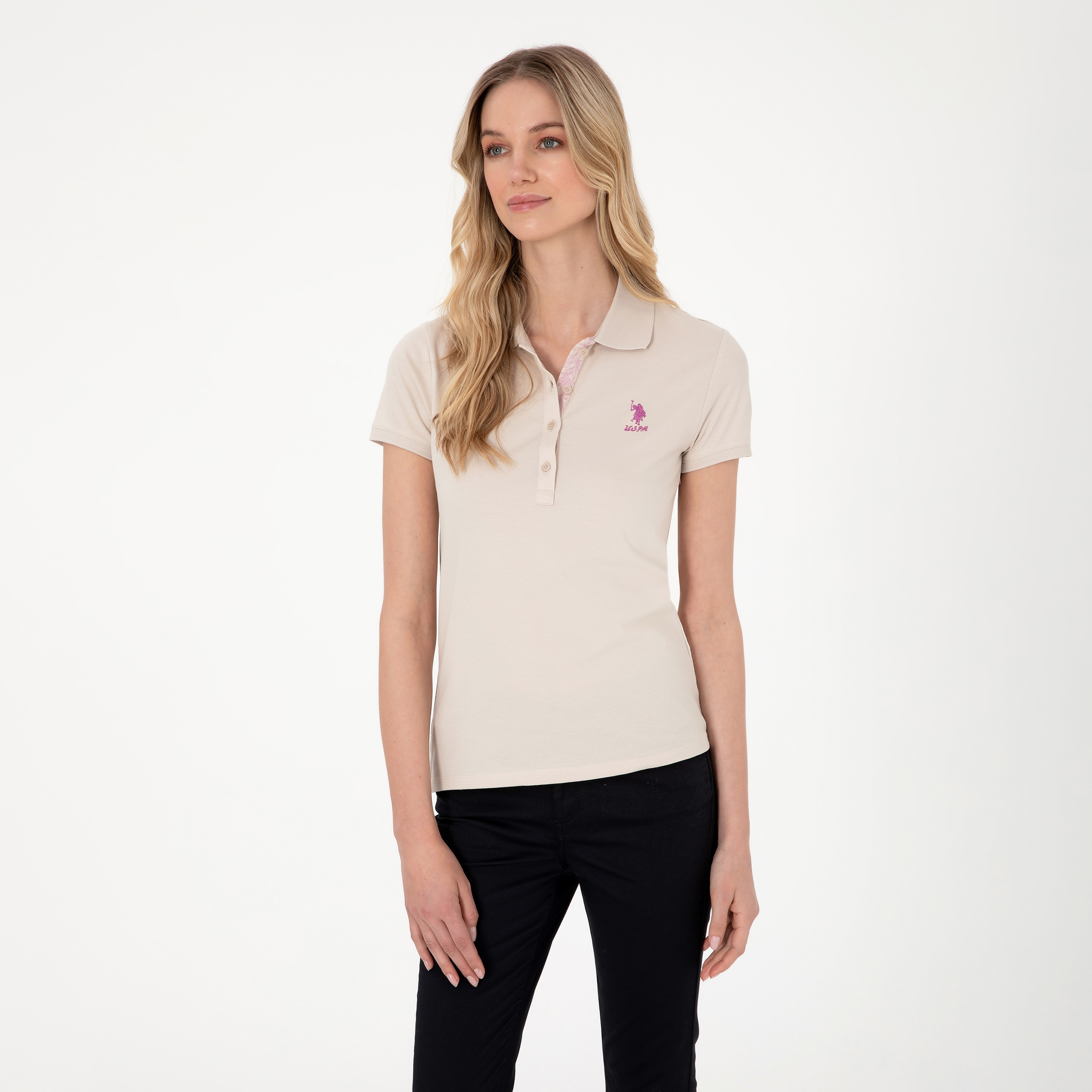 تي شيرت بولو نسائي، بقصة ضيقة وياقة سادة وأكمام قصيرة من يو إس بولو أسسن-women-clothing-tshirts-image-5