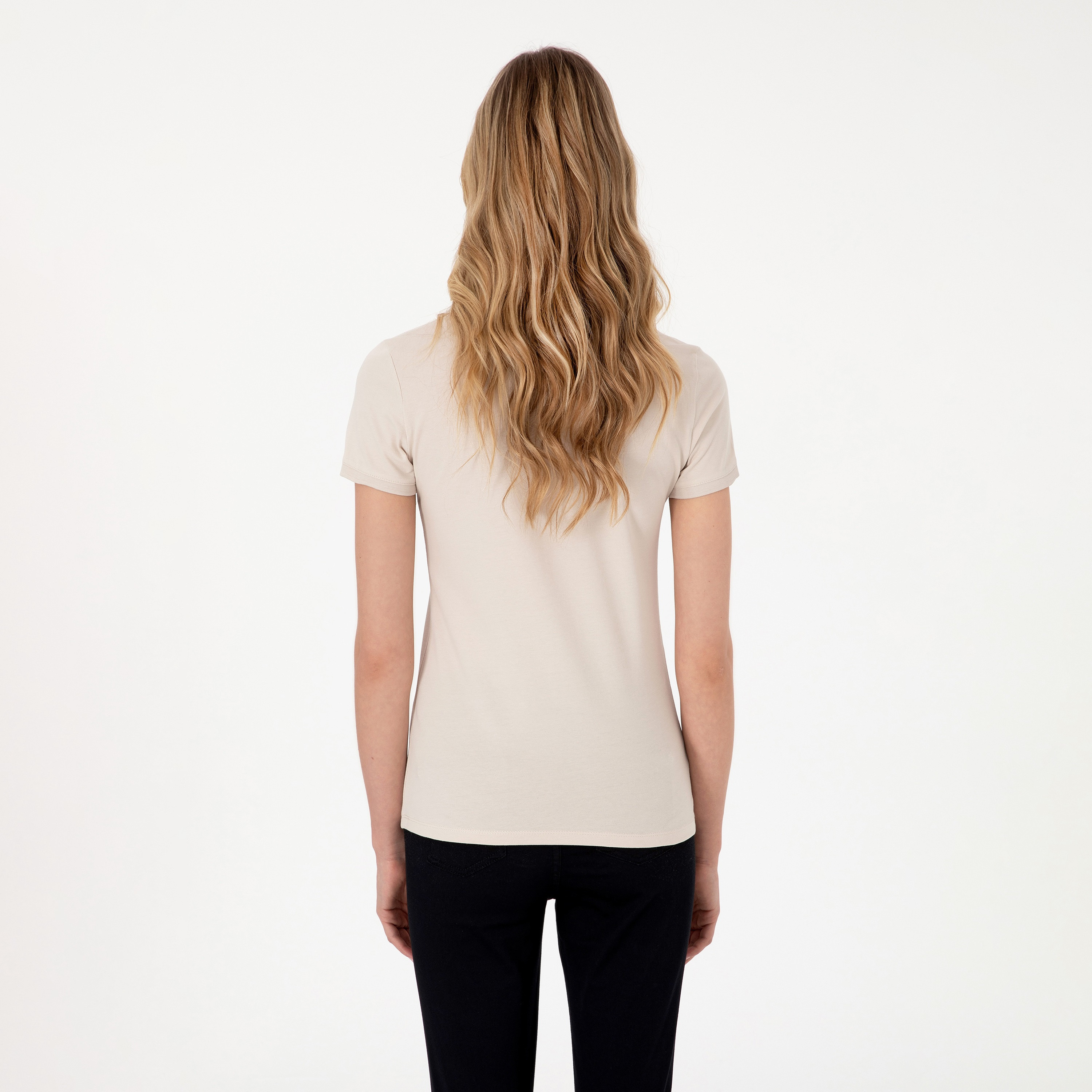 تي شيرت بولو نسائي، بقصة ضيقة وياقة سادة وأكمام قصيرة من يو إس بولو أسسن-women-clothing-tshirts-image-8