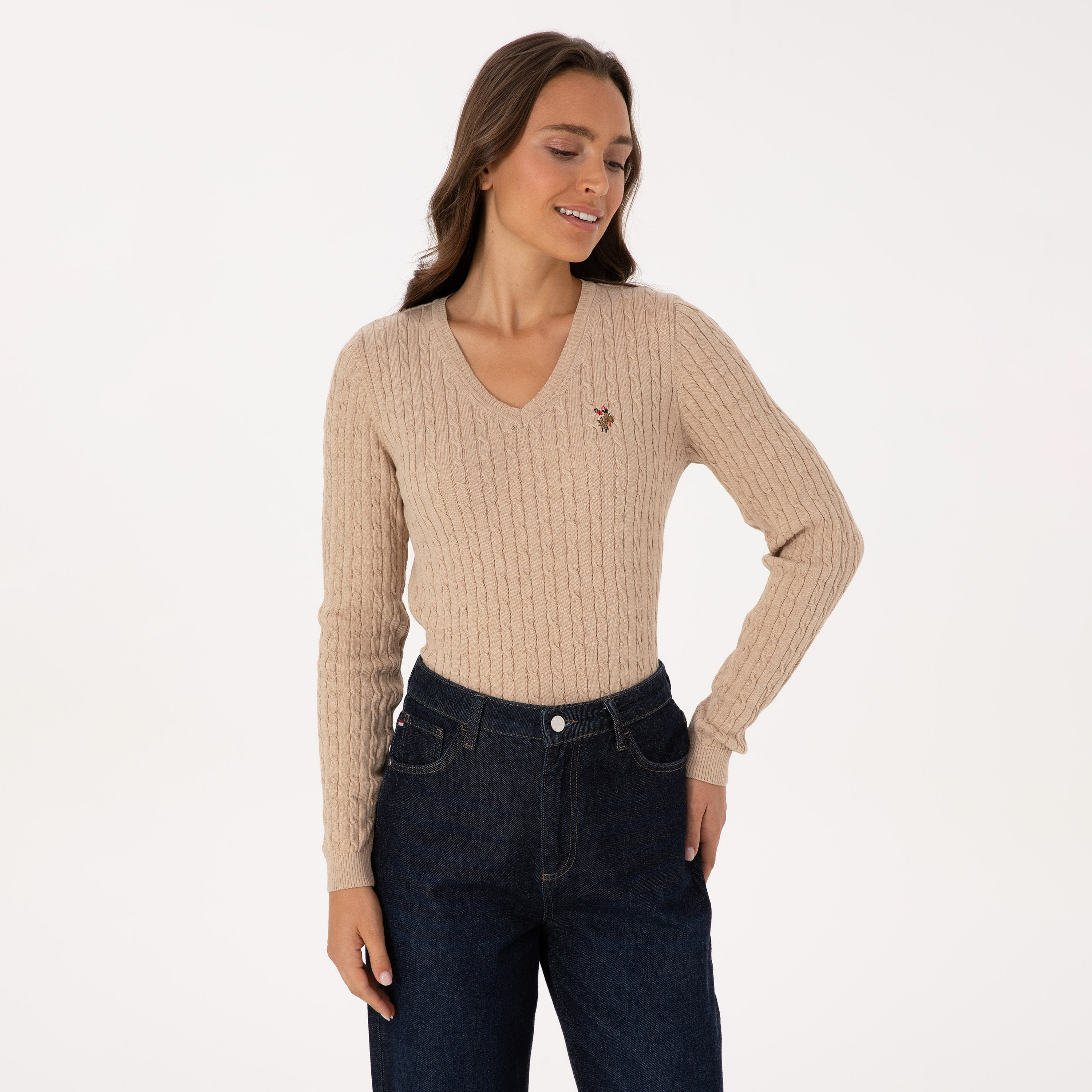 كنزة نسائية برقبة V محبوكة بالكابل وأكمام طويلة من يو إس بولو أسسن-women-winterwear-cardigansandjumpers-jumpers-image-13