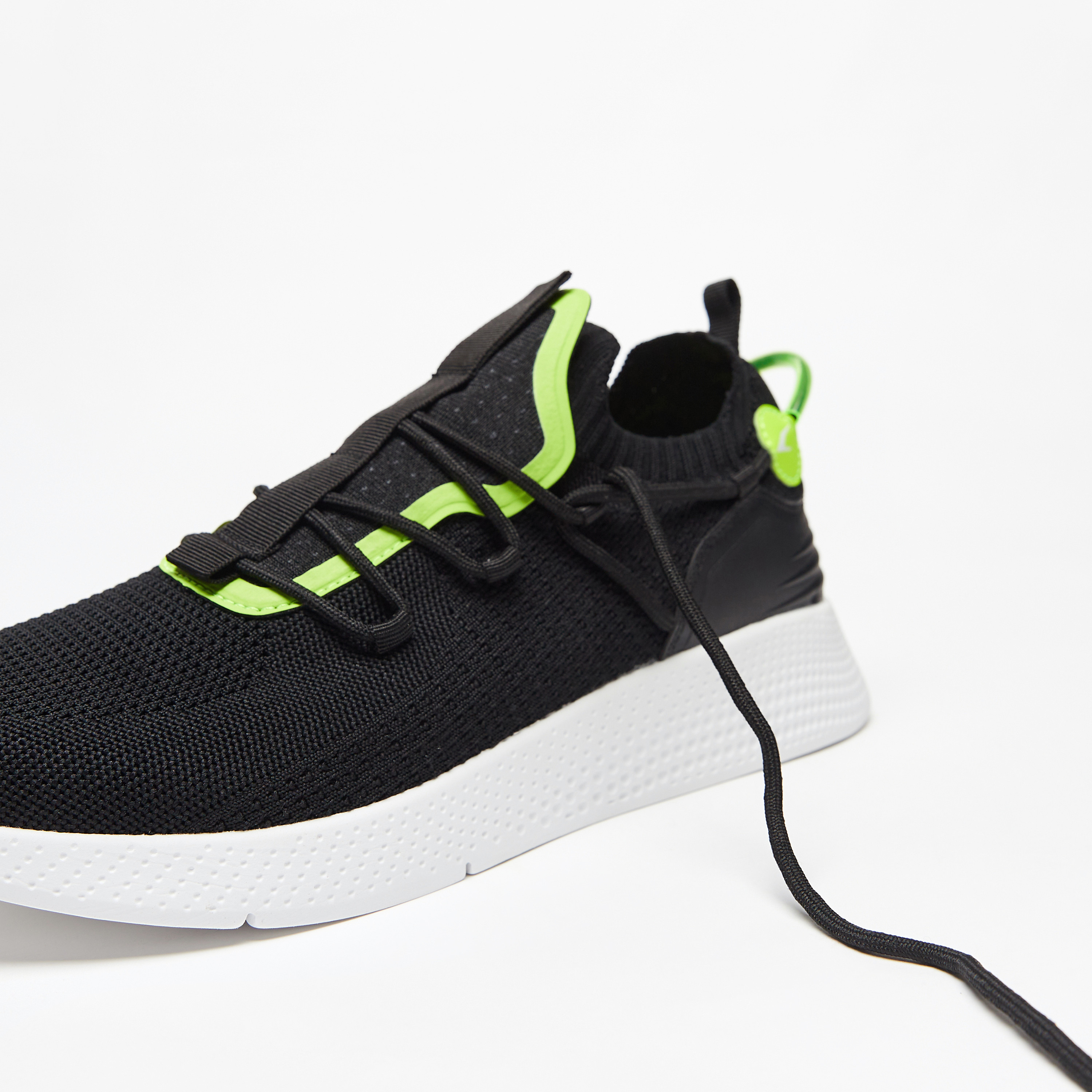 حذاء سنيكرز بارز الملمس بكاحل منخفض ورباط إغلاق من داش-sports-men-shoes-image-6