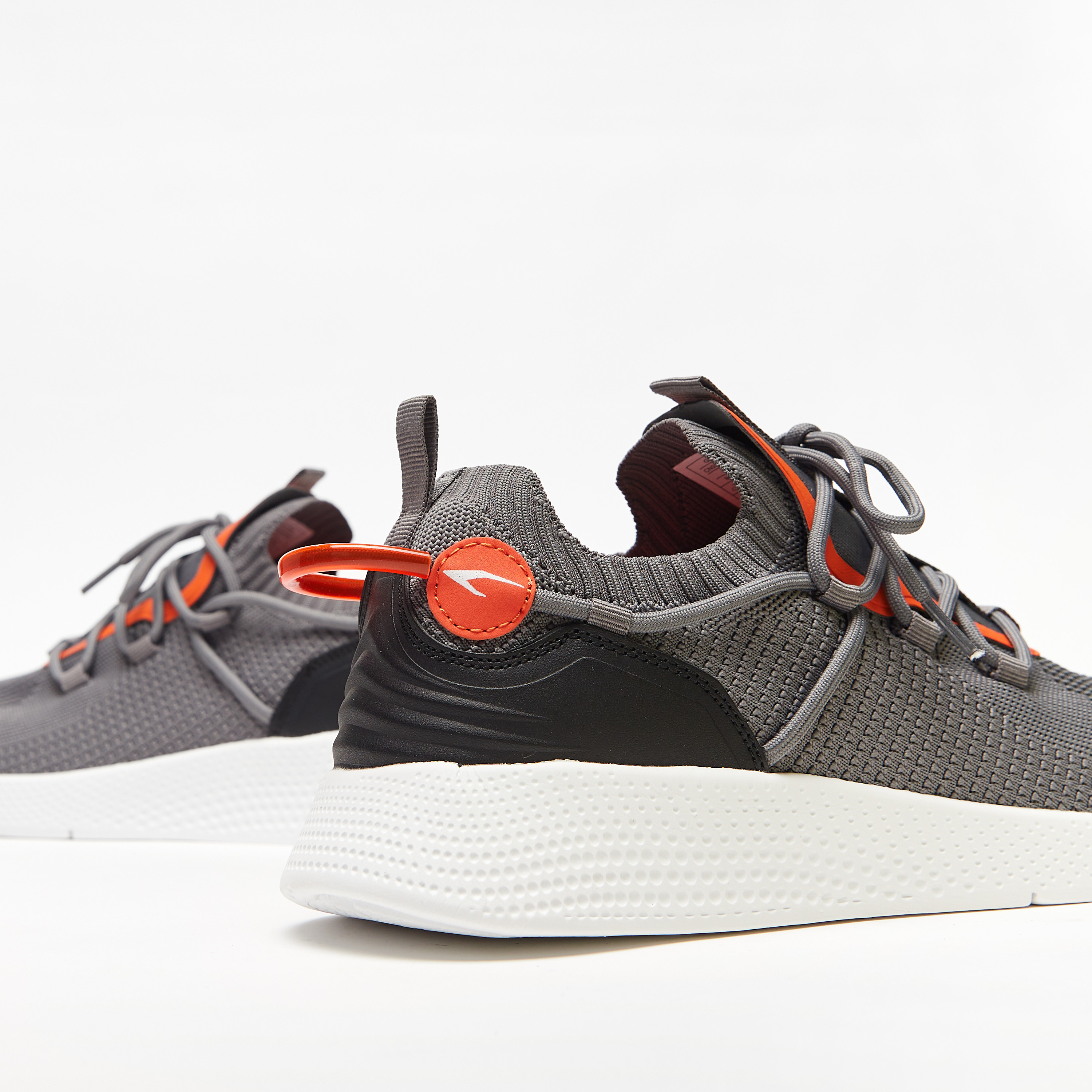 حذاء سنيكرز بارز الملمس بكاحل منخفض ورباط إغلاق من داش-sports-men-shoes-image-10