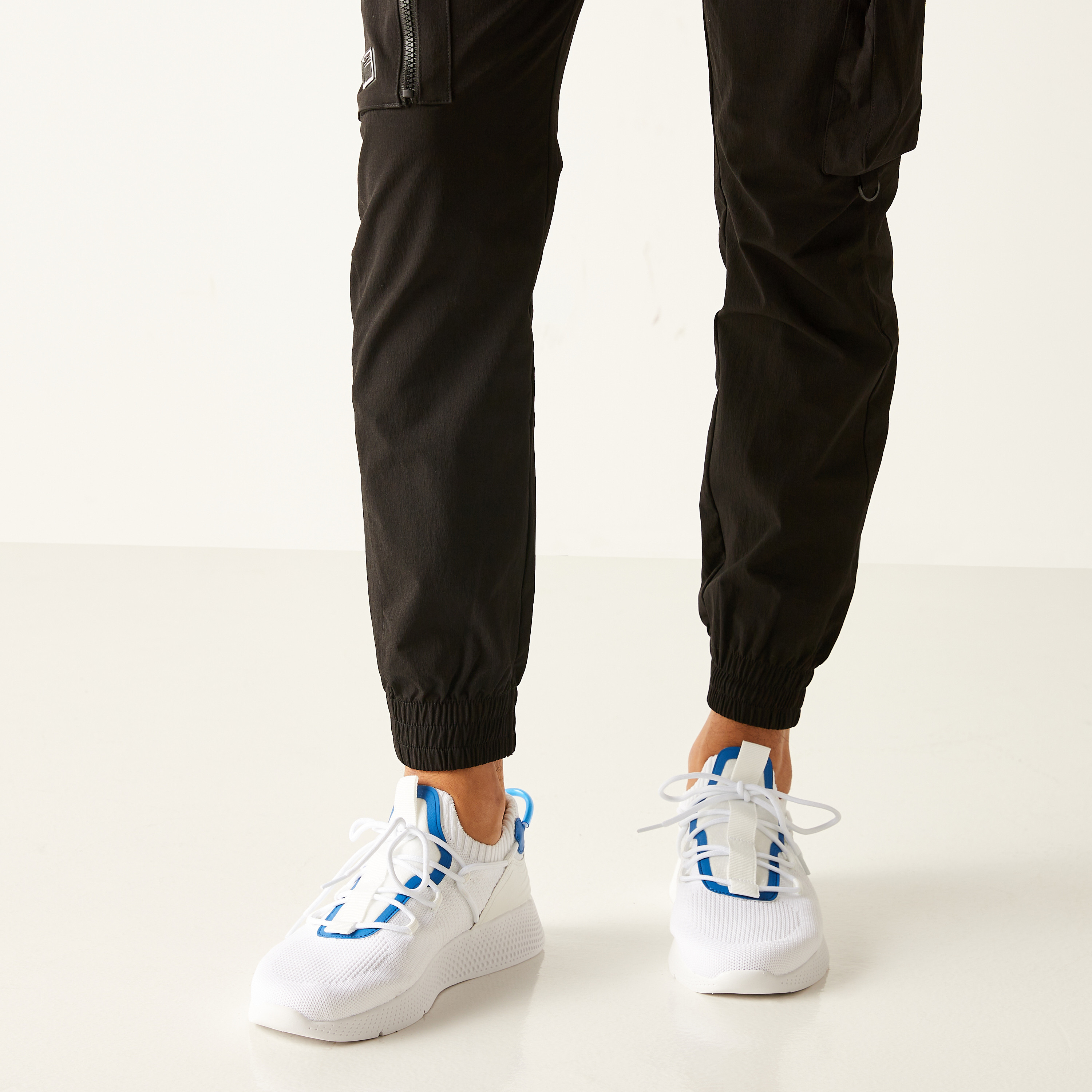 حذاء سنيكرز بارز الملمس بكاحل منخفض ورباط إغلاق من داش-sports-men-shoes-image-13