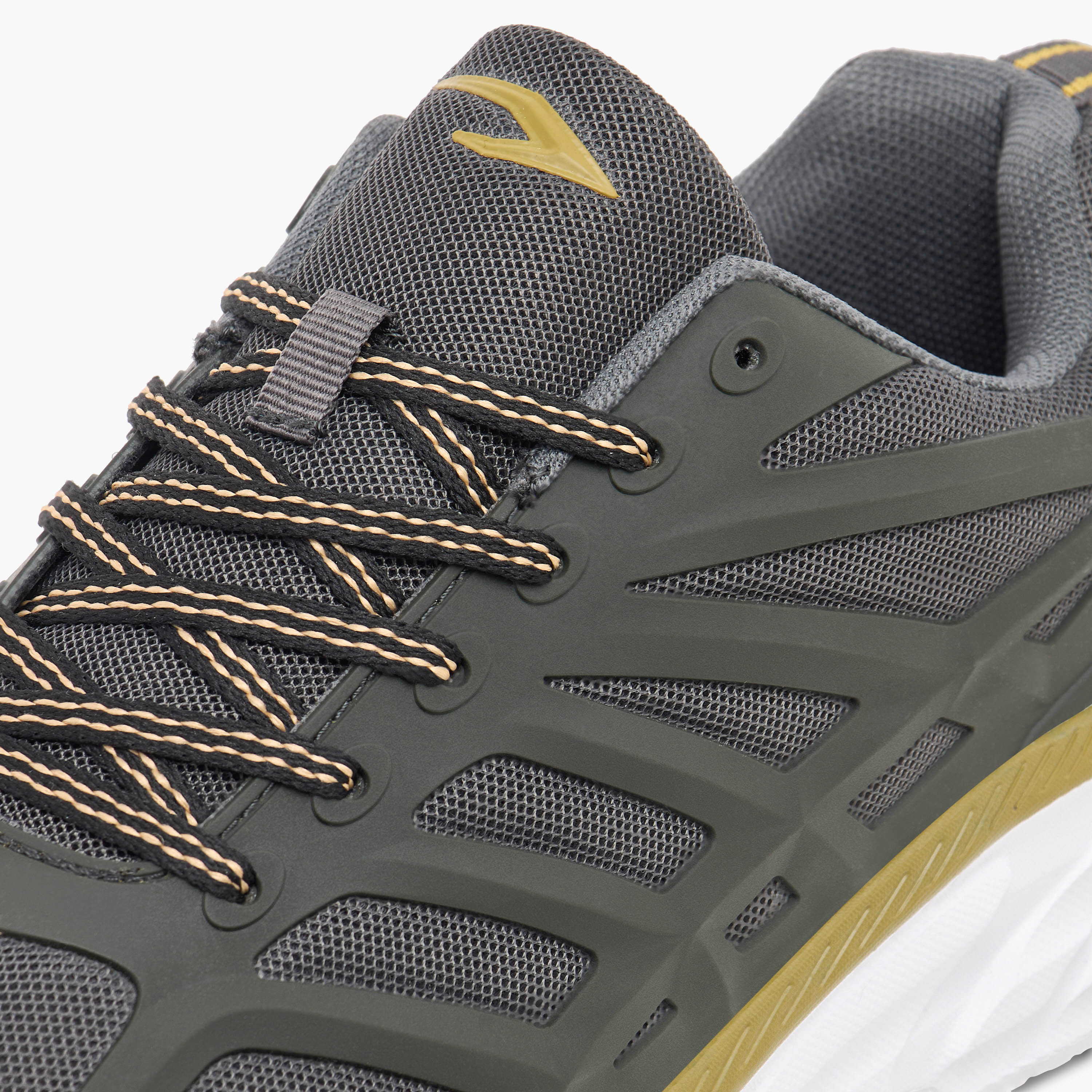 حذاء بألواح ورباط إغلاق من داش-sports-men-shoes-image-4