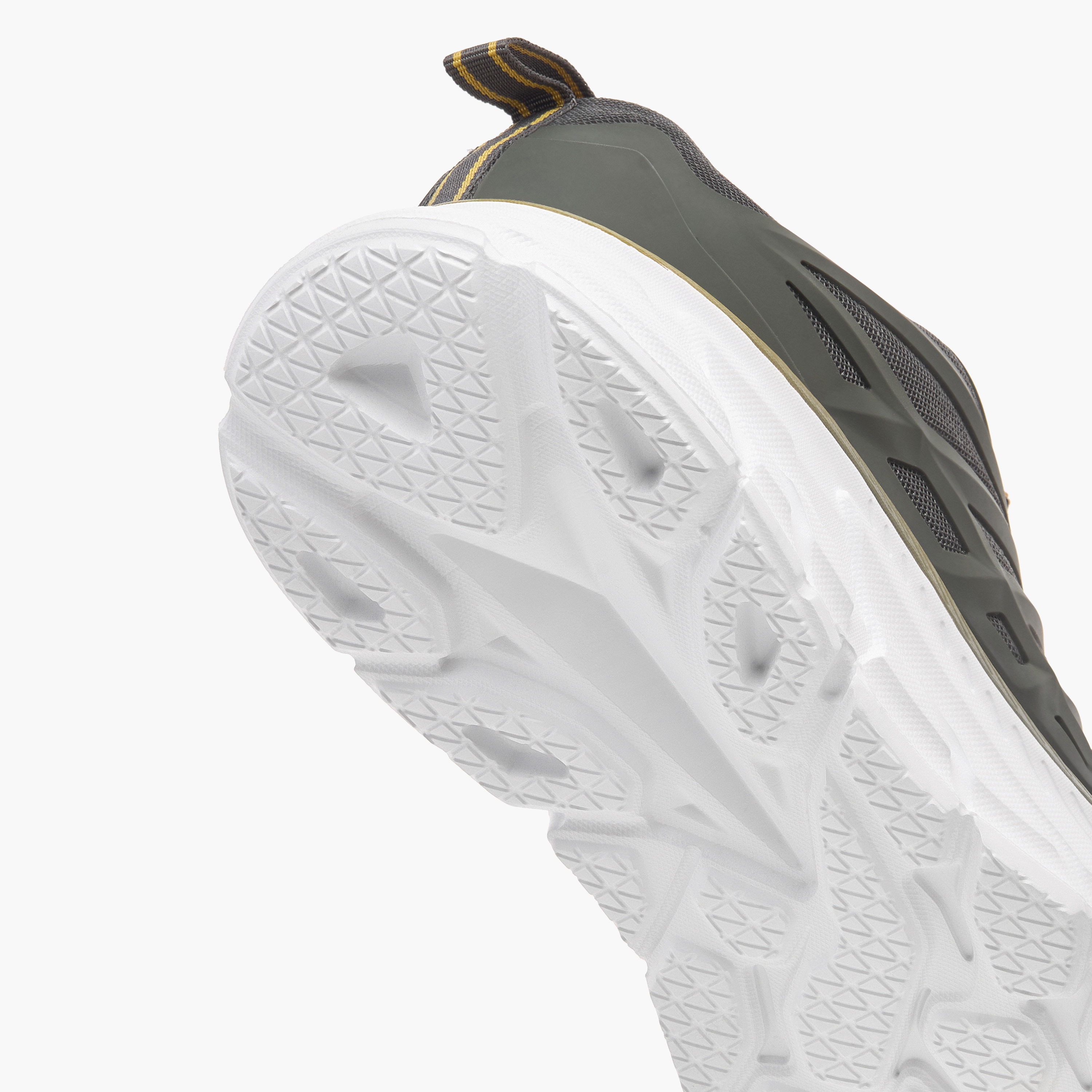 حذاء بألواح ورباط إغلاق من داش-sports-men-shoes-image-5