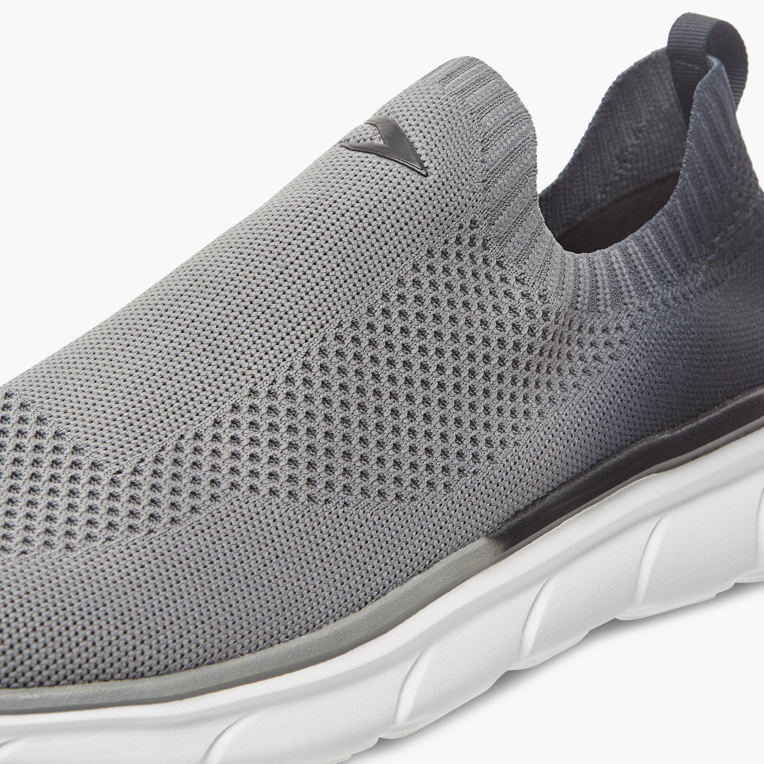 حذاء رياضي سهل الارتداء بتصميم قوالب من داش-sports-men-shoes-image-4