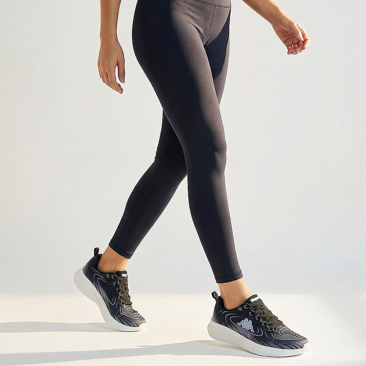 حذاء رياضي برباط إغلاق للنساء من كابا-sports-women-shoes-image-2