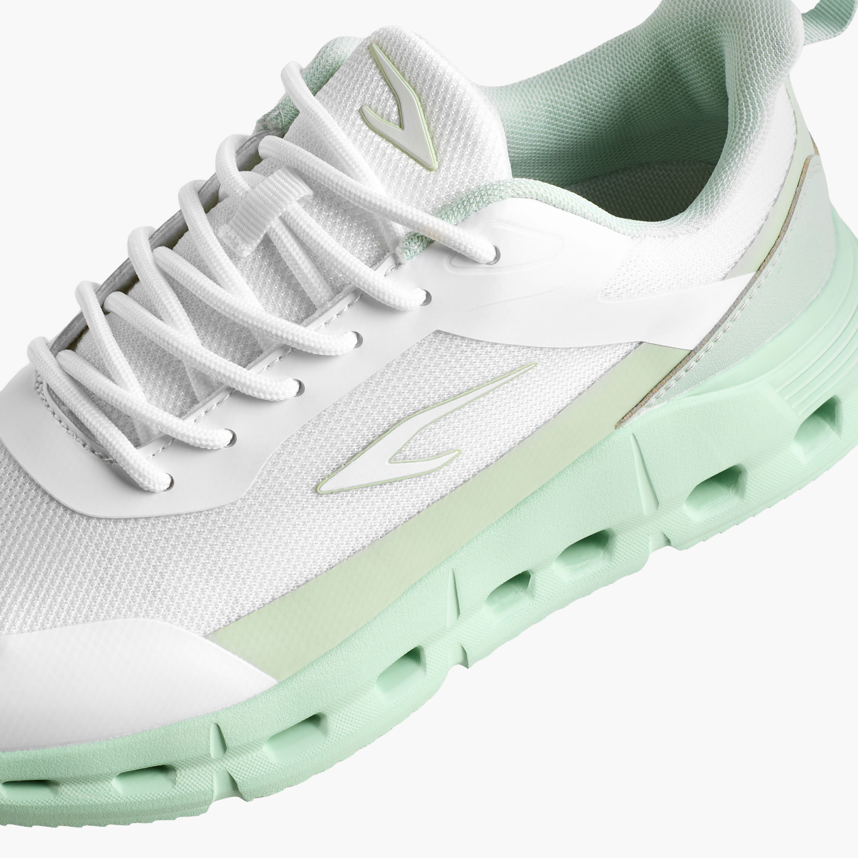 حذاء رياضي برباط إغلاق للنساء من داش-women-shoes-sports-image-5