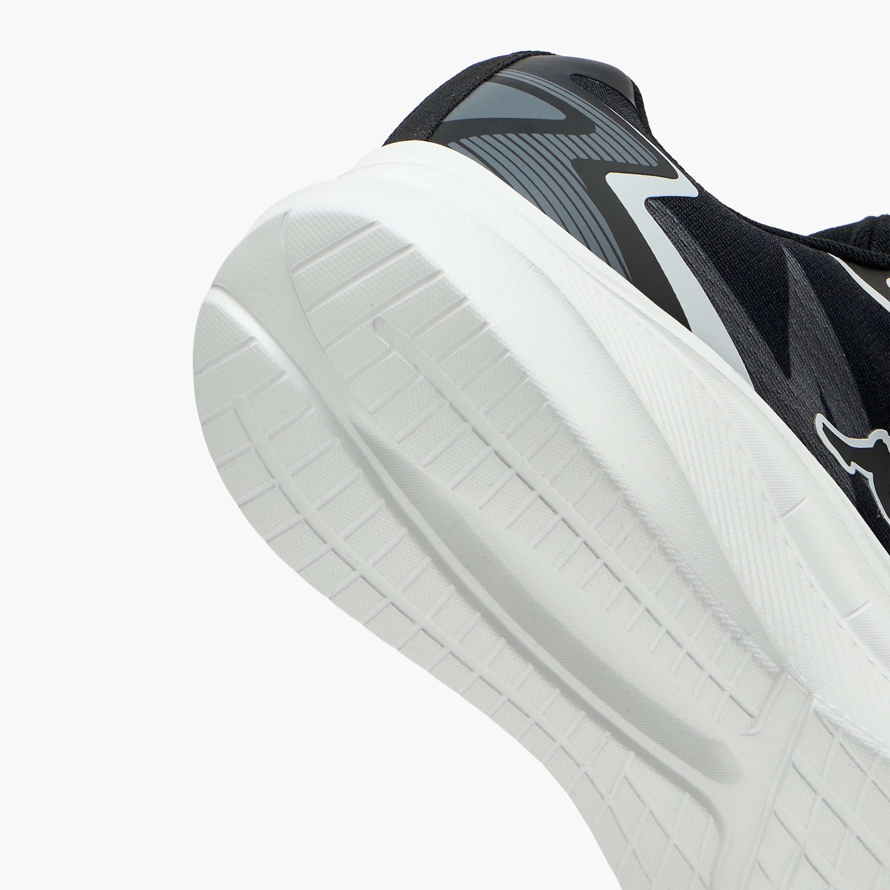 حذاء رياضي برباط إغلاق وطبعات شعار للرجال من كابا-sports-men-shoes-image-9