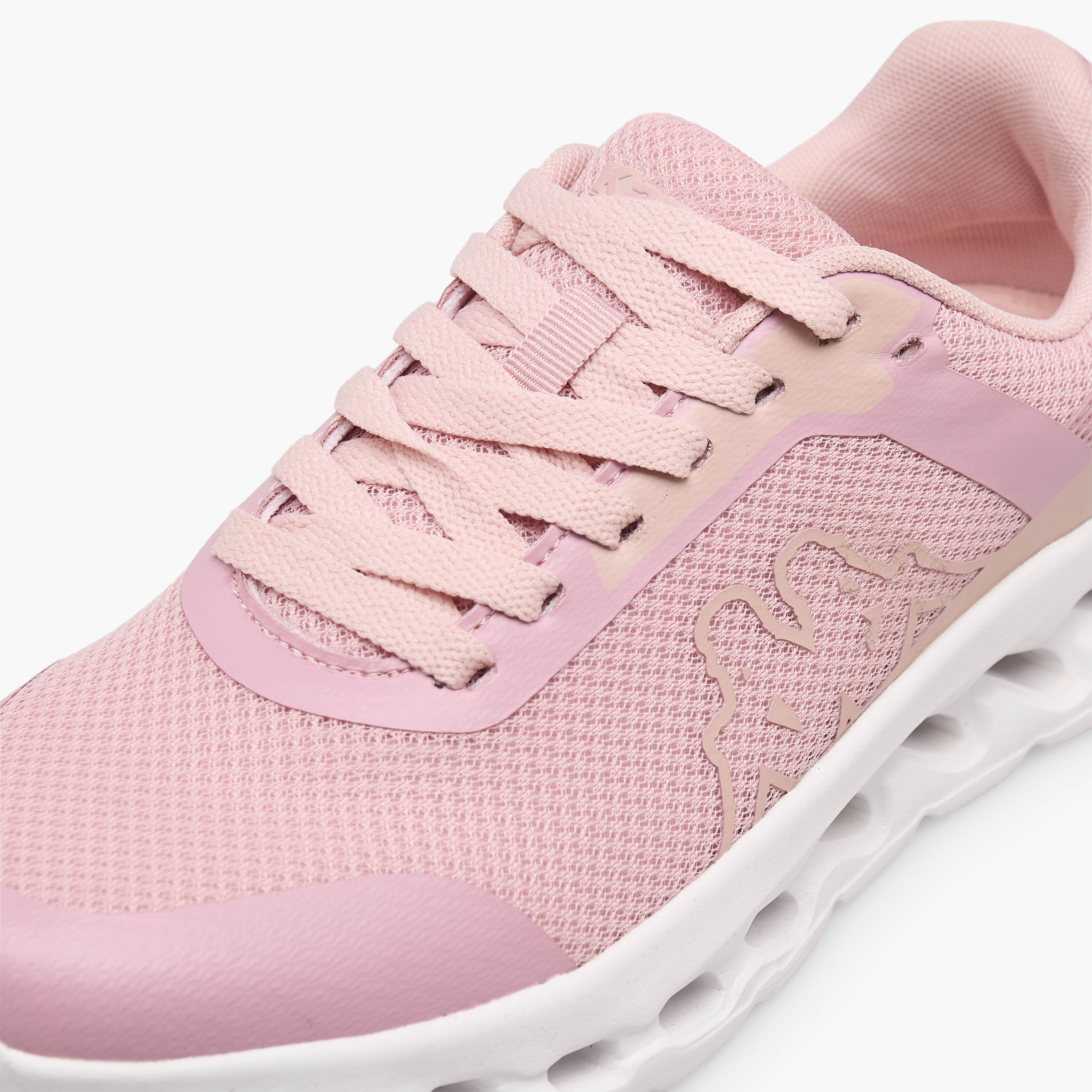 حذاء رياضي برباط إغلاق وشعار للنساء من كابا-sports-women-shoes-image-15