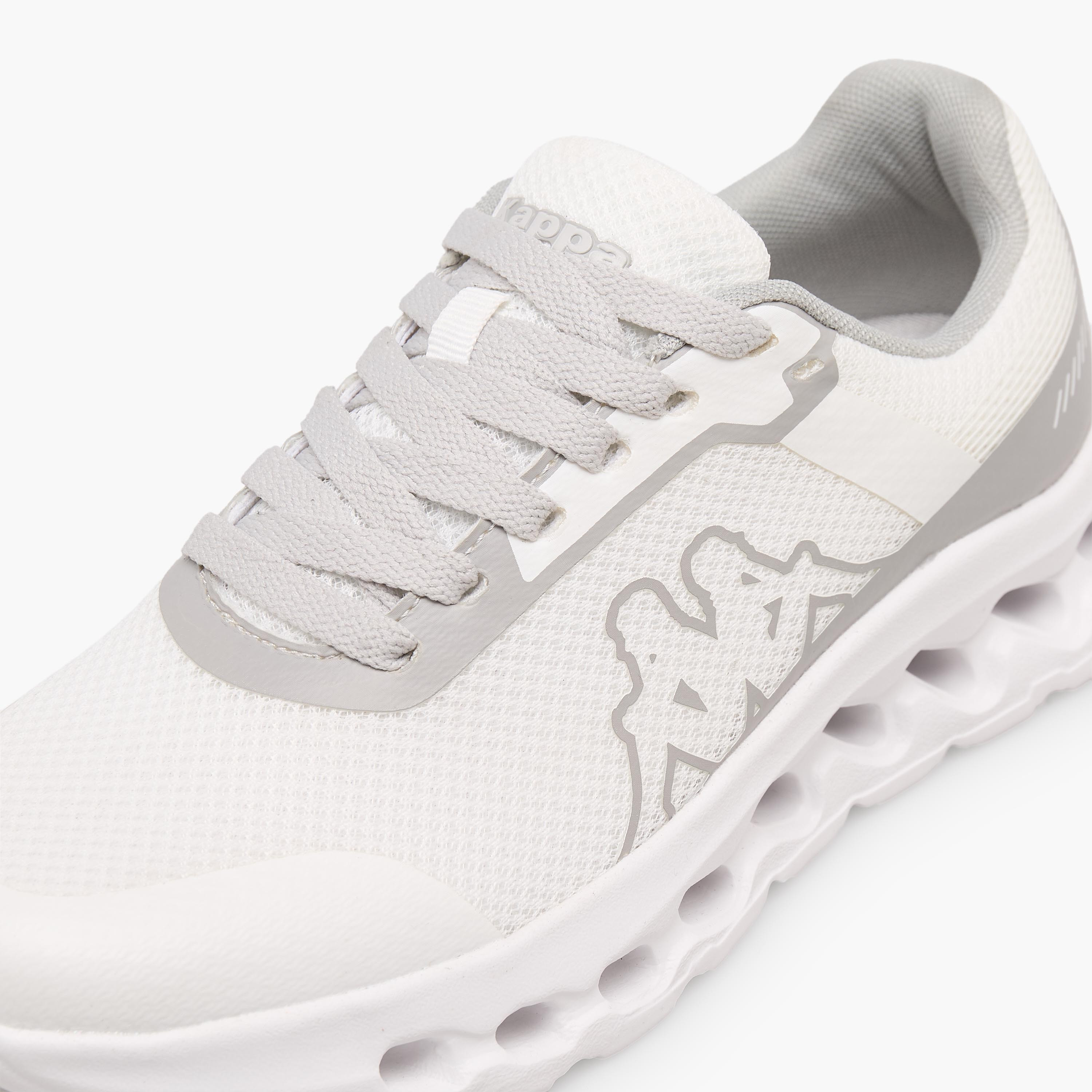 حذاء رياضي برباط إغلاق وشعار للنساء من كابا-sports-women-shoes-image-7