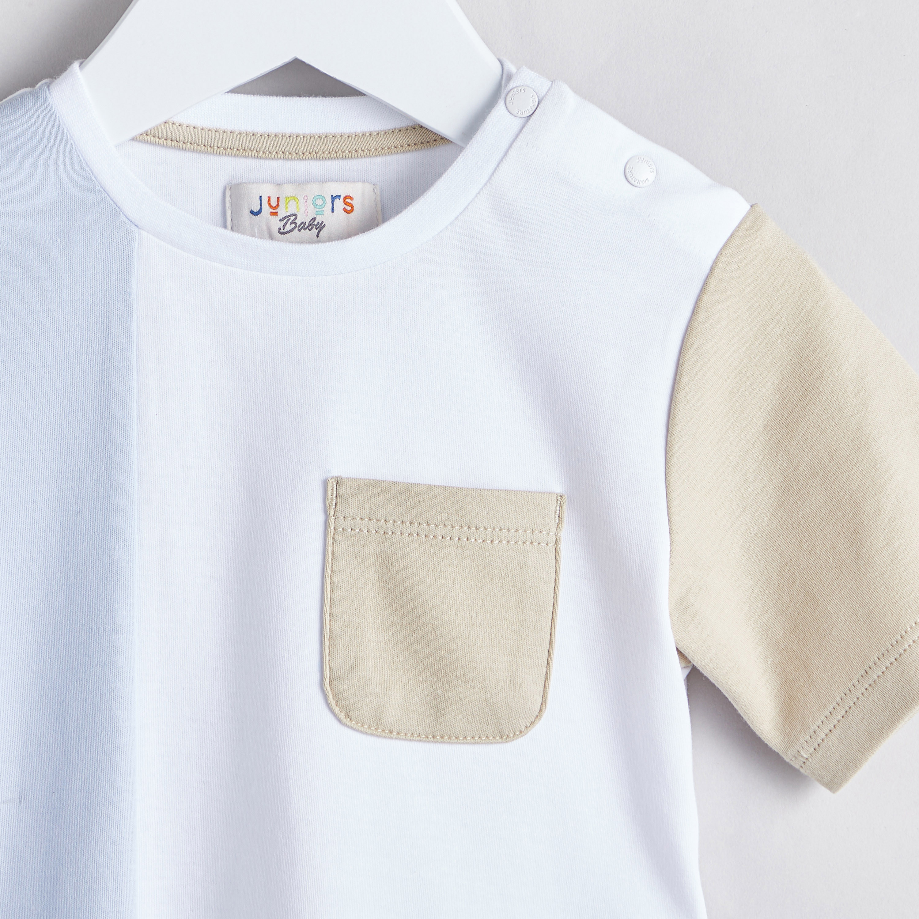 طقم تيشيرت بقوالب ملوّنة مع شورت من جونيورز-baby-boys-clothing-setsandcoords-image-3