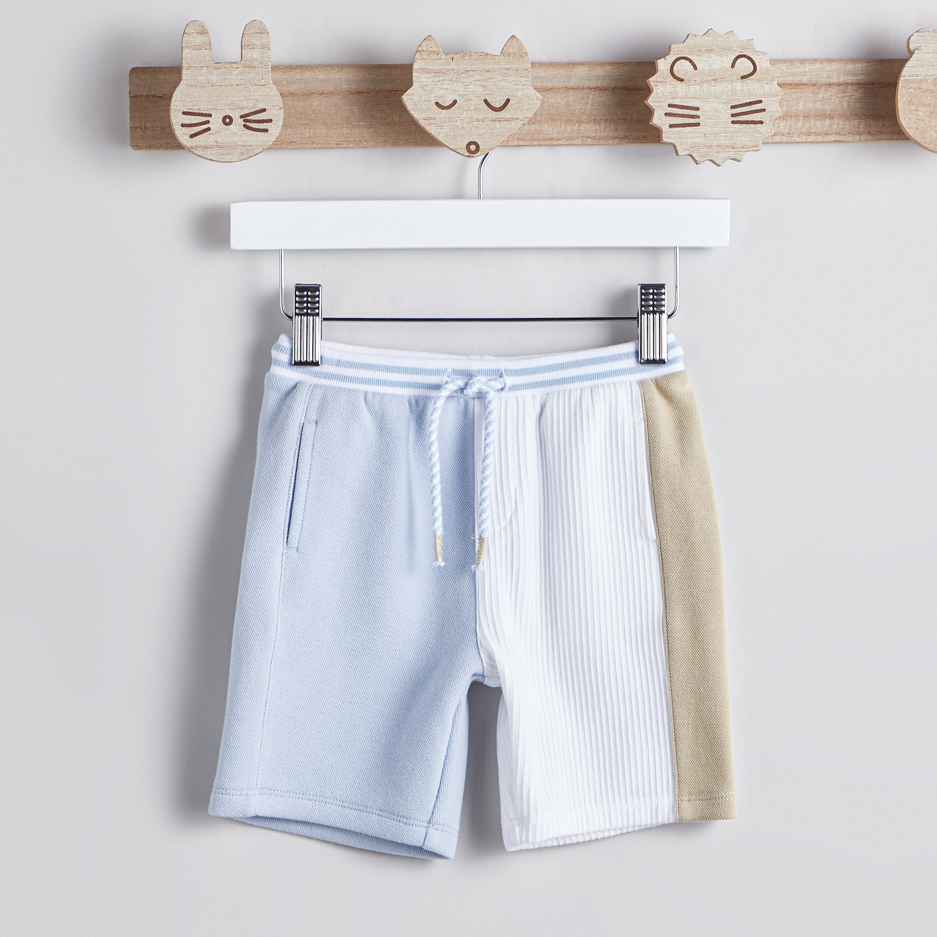 طقم تيشيرت بقوالب ملوّنة مع شورت من جونيورز-baby-boys-clothing-setsandcoords-image-4