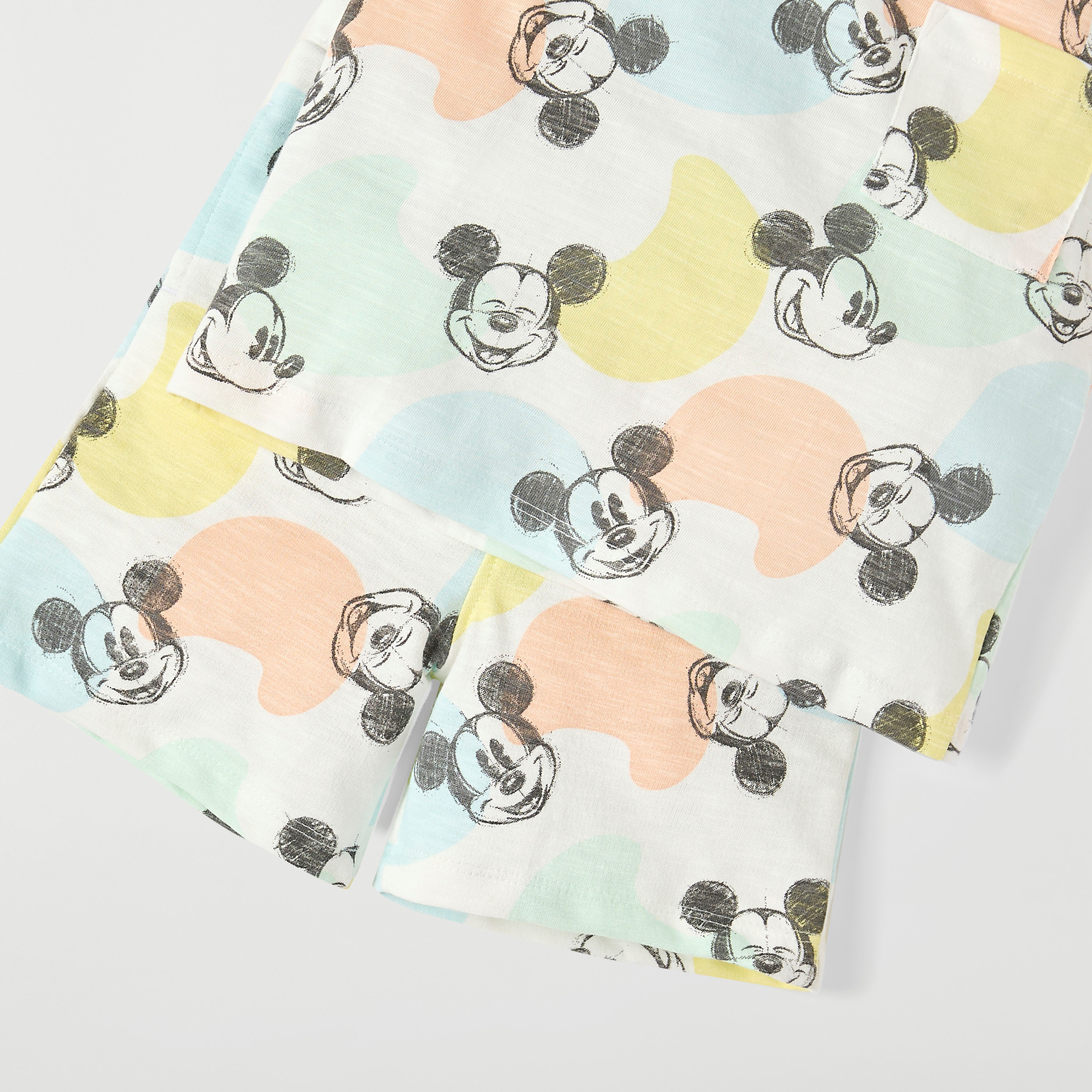 طقم تيشيرت بطبعات ميكي ماوس وشورت من ديزني-baby-boys-clothing-setsandcoords-image-5
