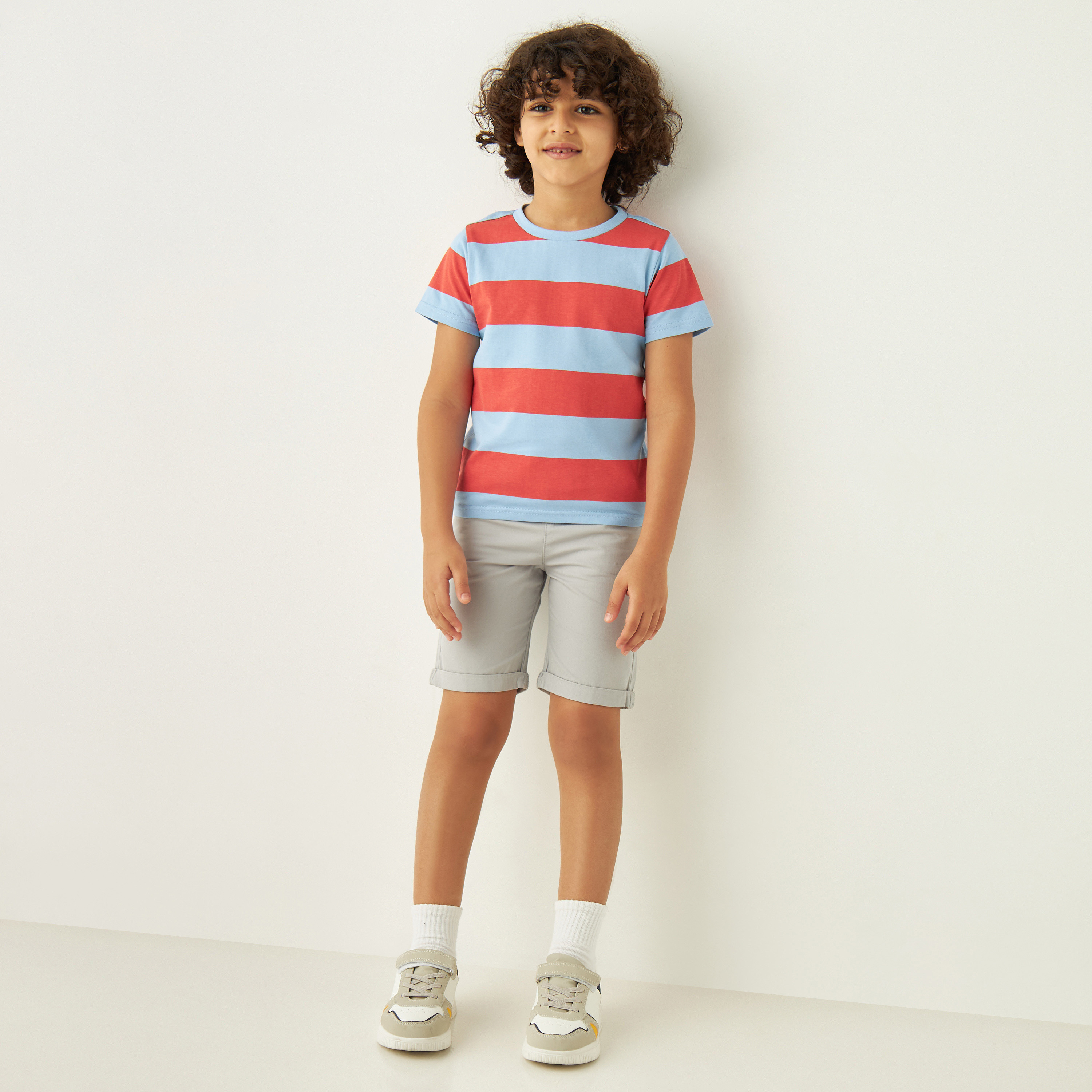 تيشيرت مخطط بياقة ضيّقة وأكمام قصيرة من جونيورز-boys-clothing-tshirtsandpolos-image-2