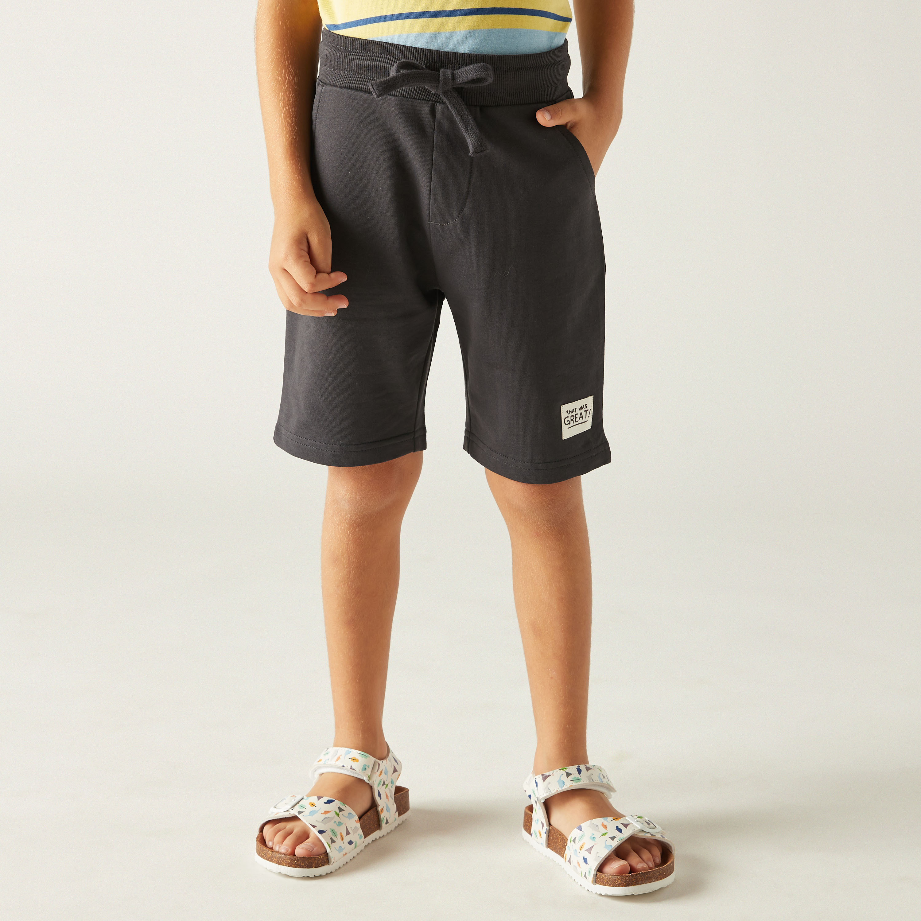 شورت سادة بجيوب ورباط إغلاق من جونيورز-baby-boys-clothing-bottoms-shorts-image-1