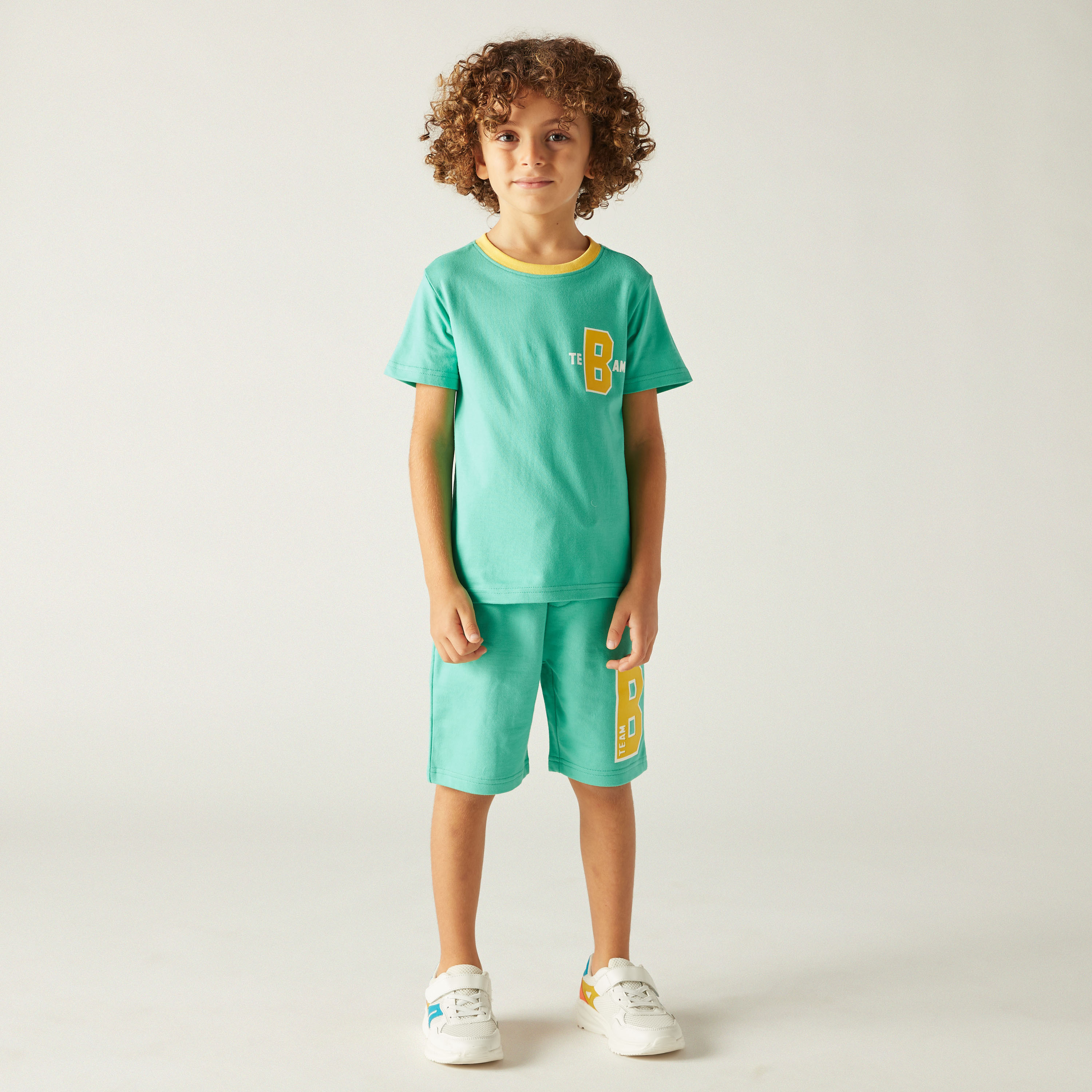 طقم شورت وتيشيرت بطبعات- 3 قطع من جونيورز-boys-clothing-setsandcoords-image-2