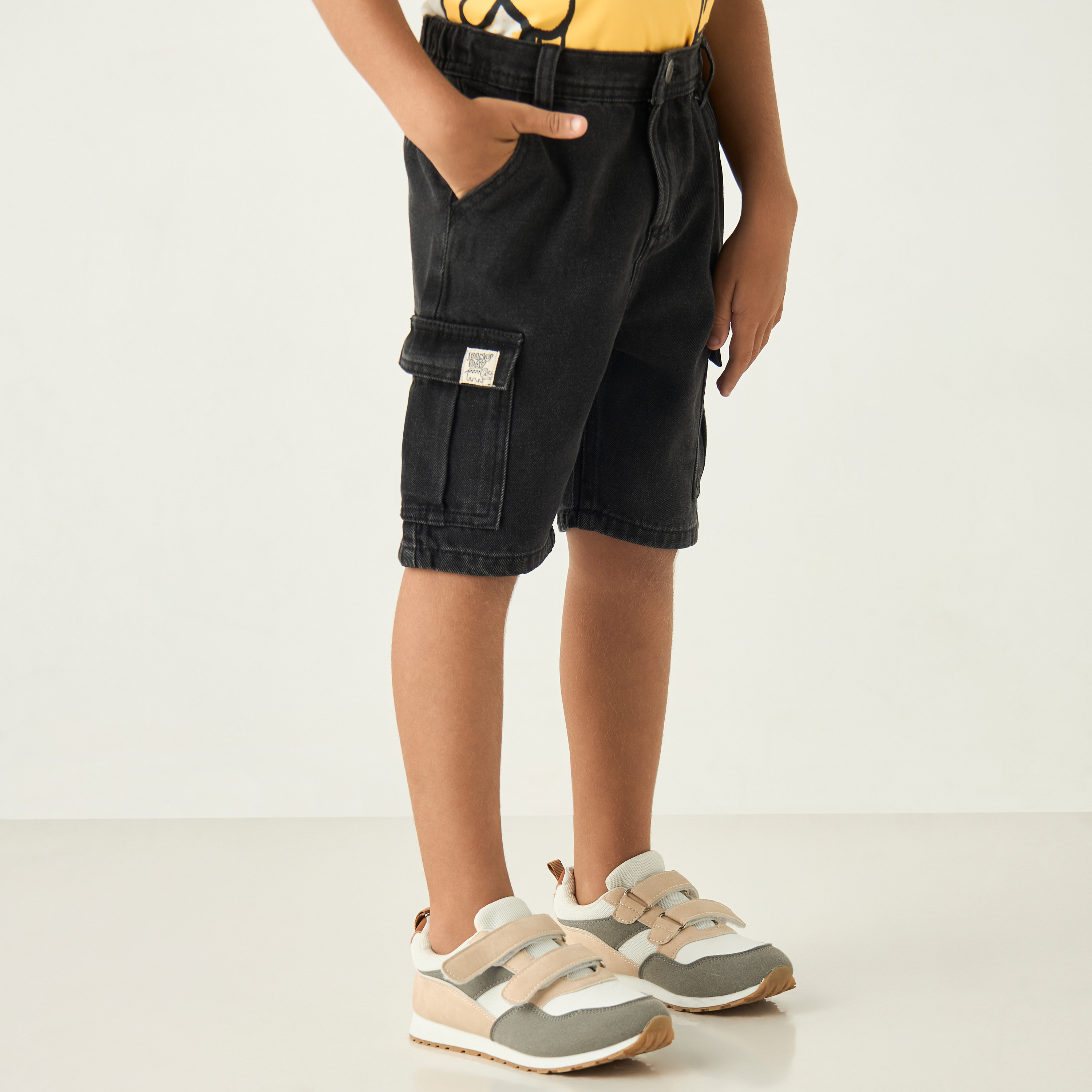 شورت دينم سادة بزر إغلاق وجيوب من جونيورز-baby-boys-clothing-bottoms-shorts-image-1