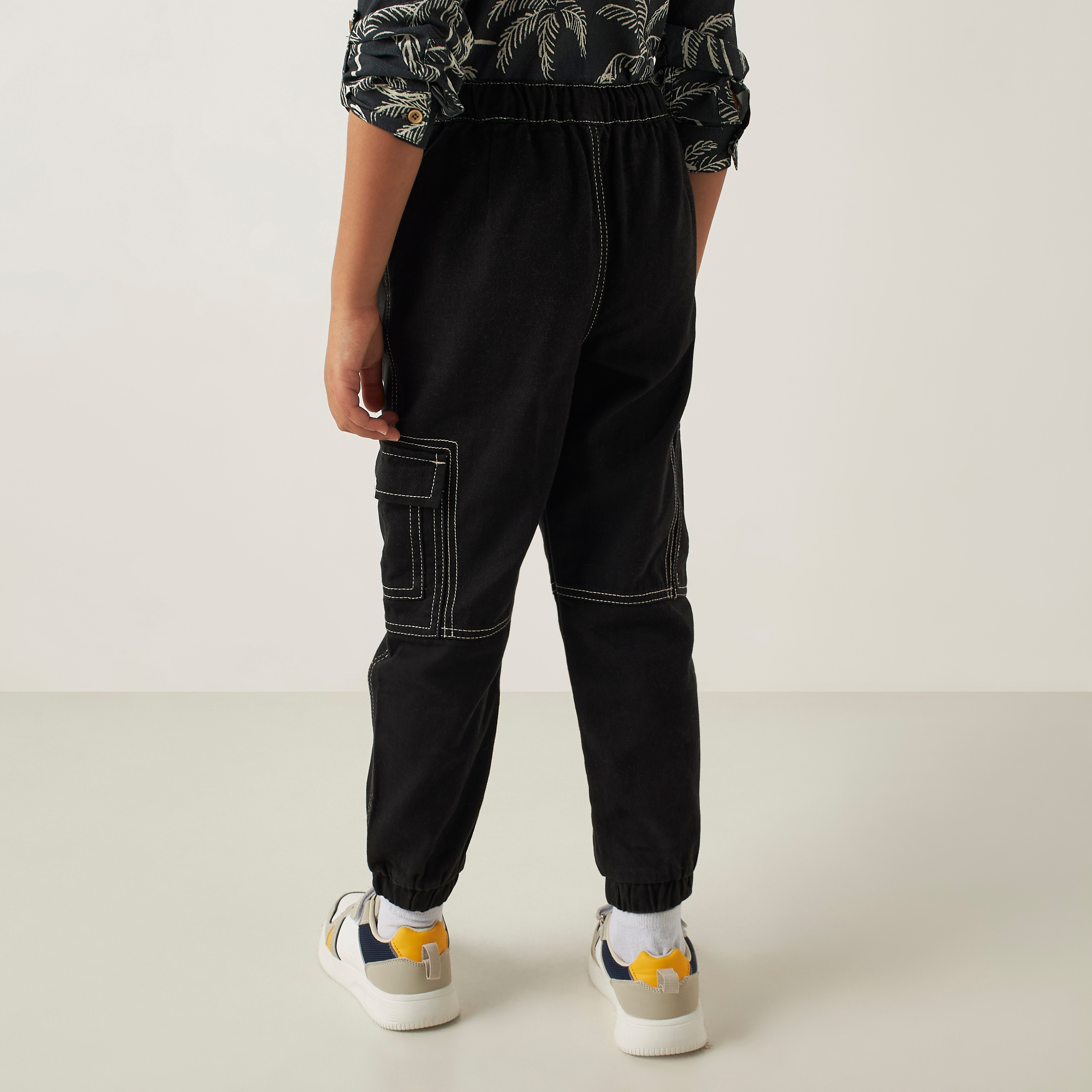 Lee Cooper Solid Joggers with Drawstring Closure and Pockets-boys-clothing-bottoms-joggersandtrackpants-image-4