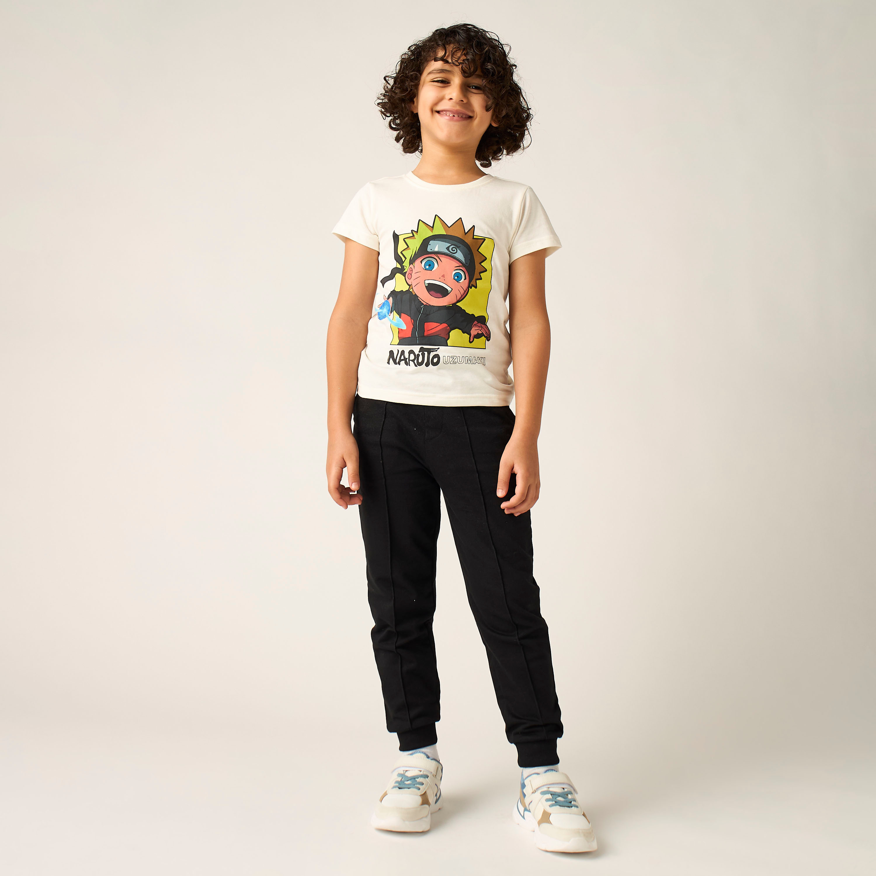تيشيرت بياقة ضيّقة وأكمام قصيرة وطبعات ناروتو من تي في توكيو-boys-clothing-tshirtsandpolos-image-2