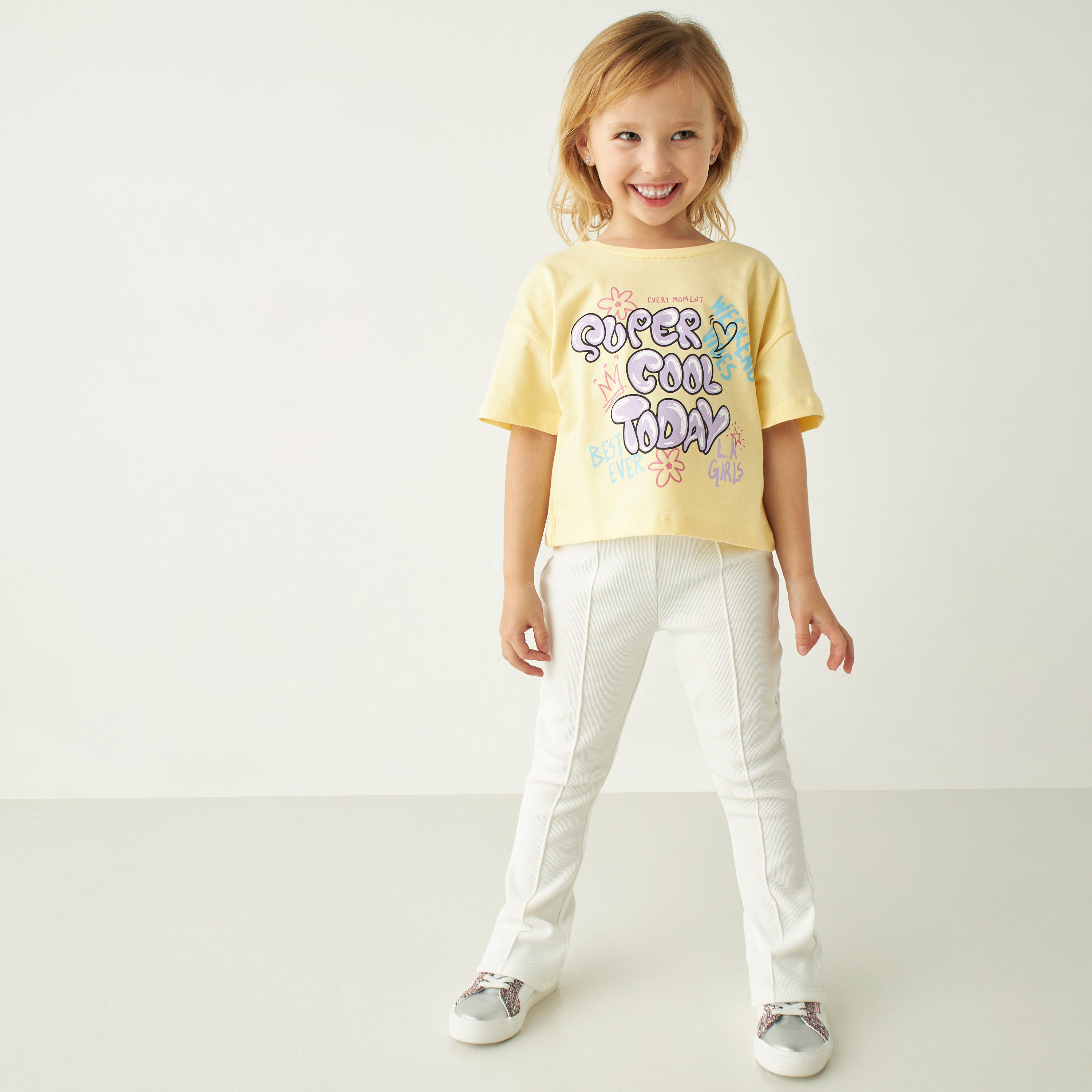 تيشيرت بقصة فضفاضة وطبعات جرافيك من جونيورز-girls-clothing-tshirts-image-2